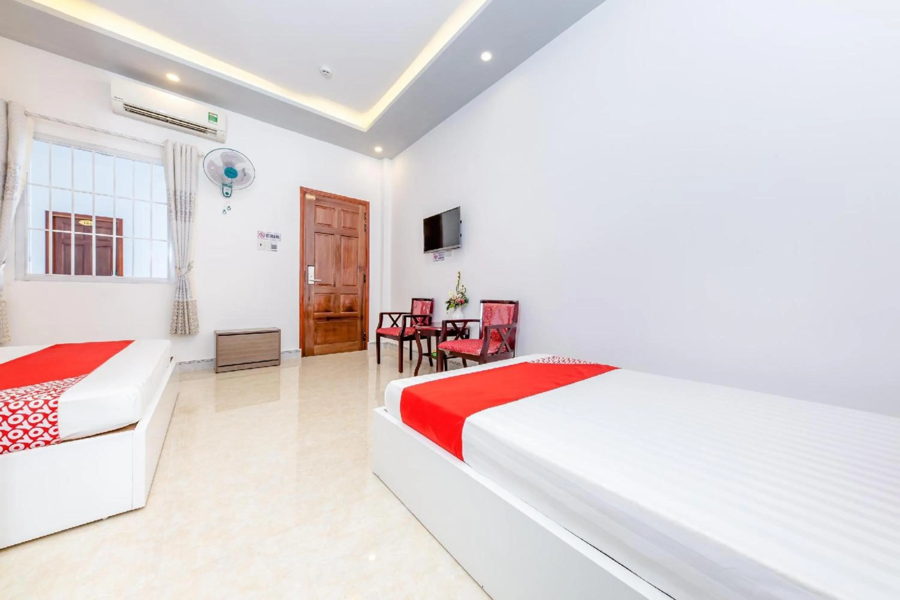 Bedroom, Bed in Super OYO 598 Peony Hotel