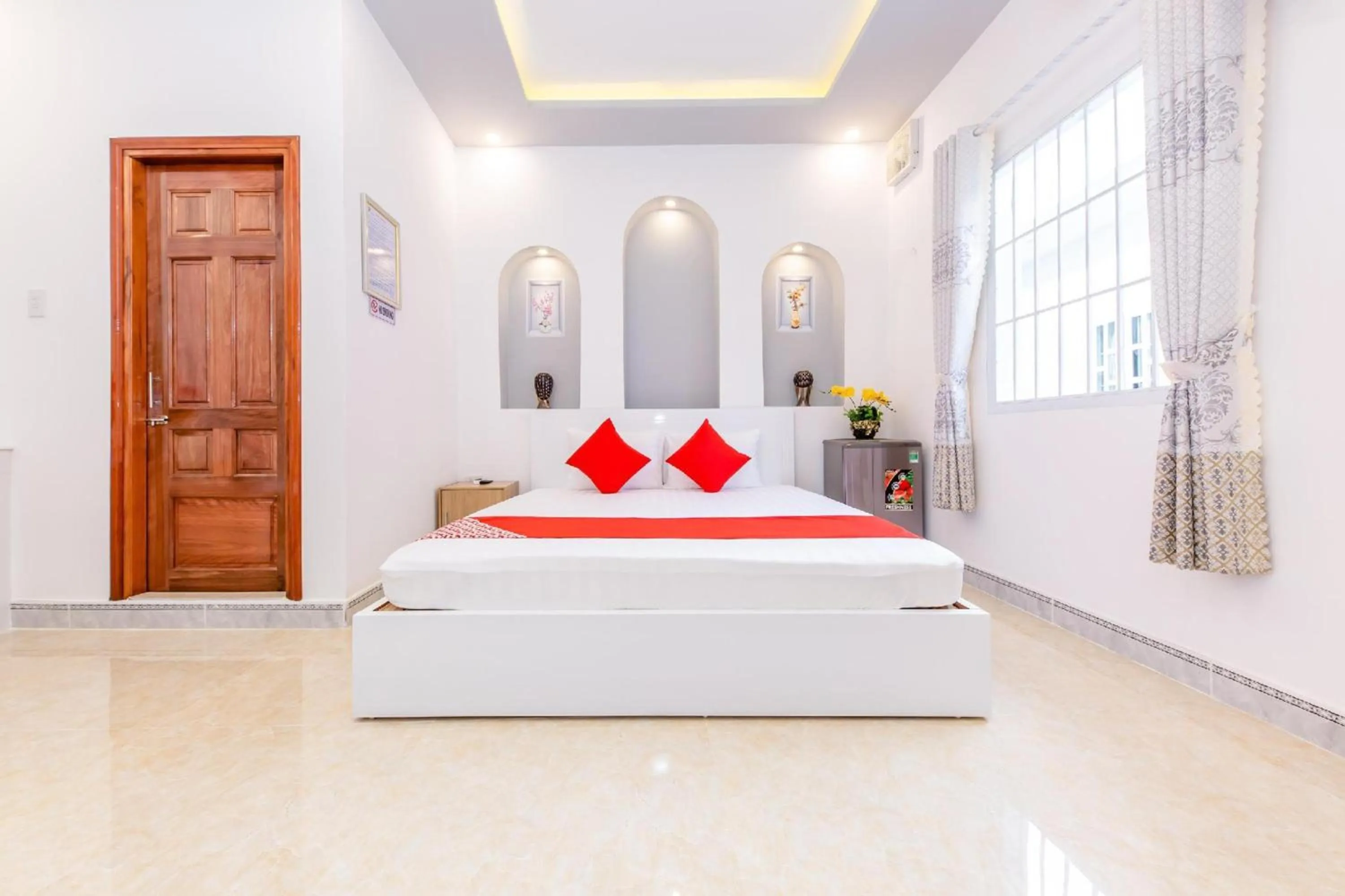 Bedroom, Bed in Super OYO 598 Peony Hotel