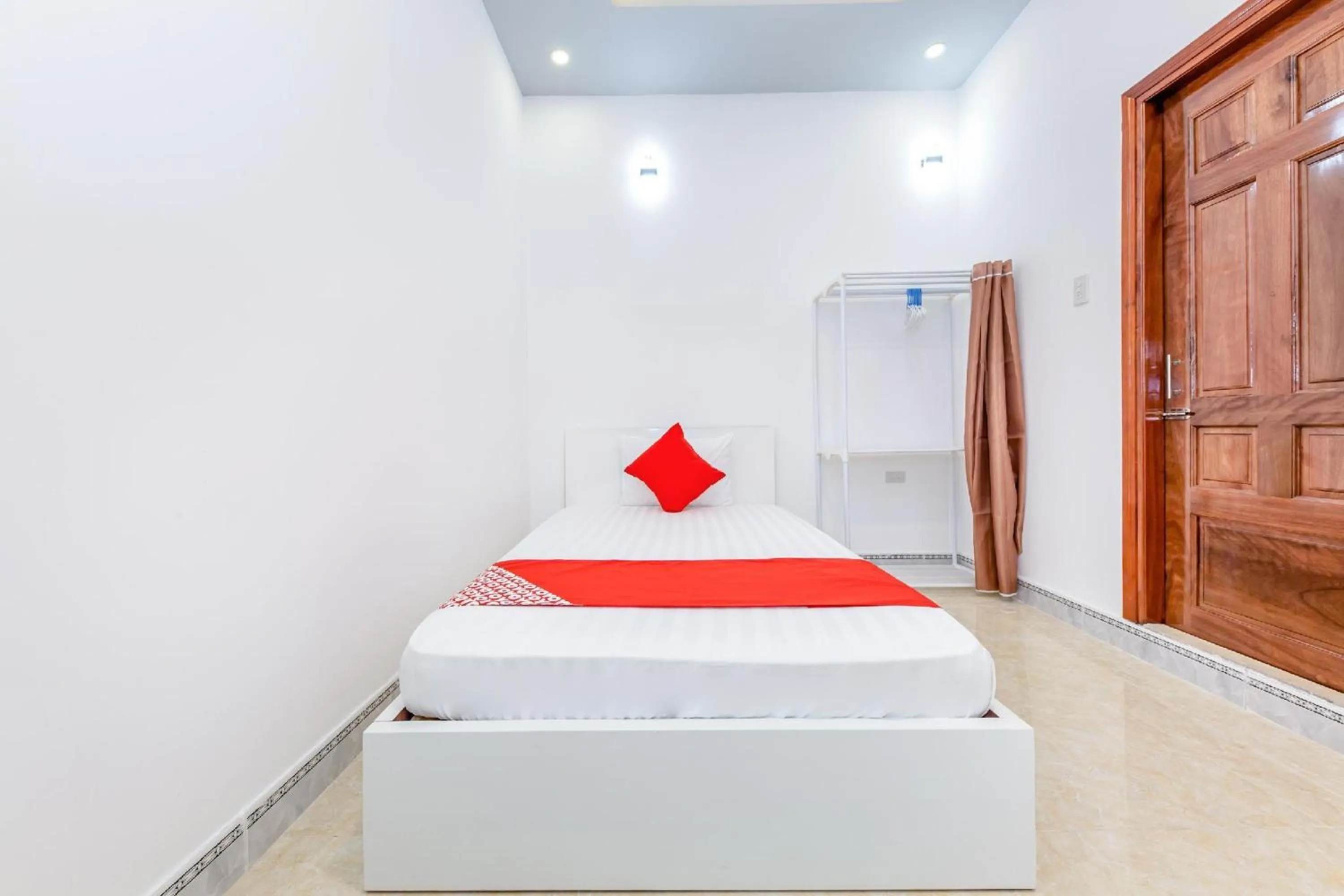 Bedroom, Bed in Super OYO 598 Peony Hotel