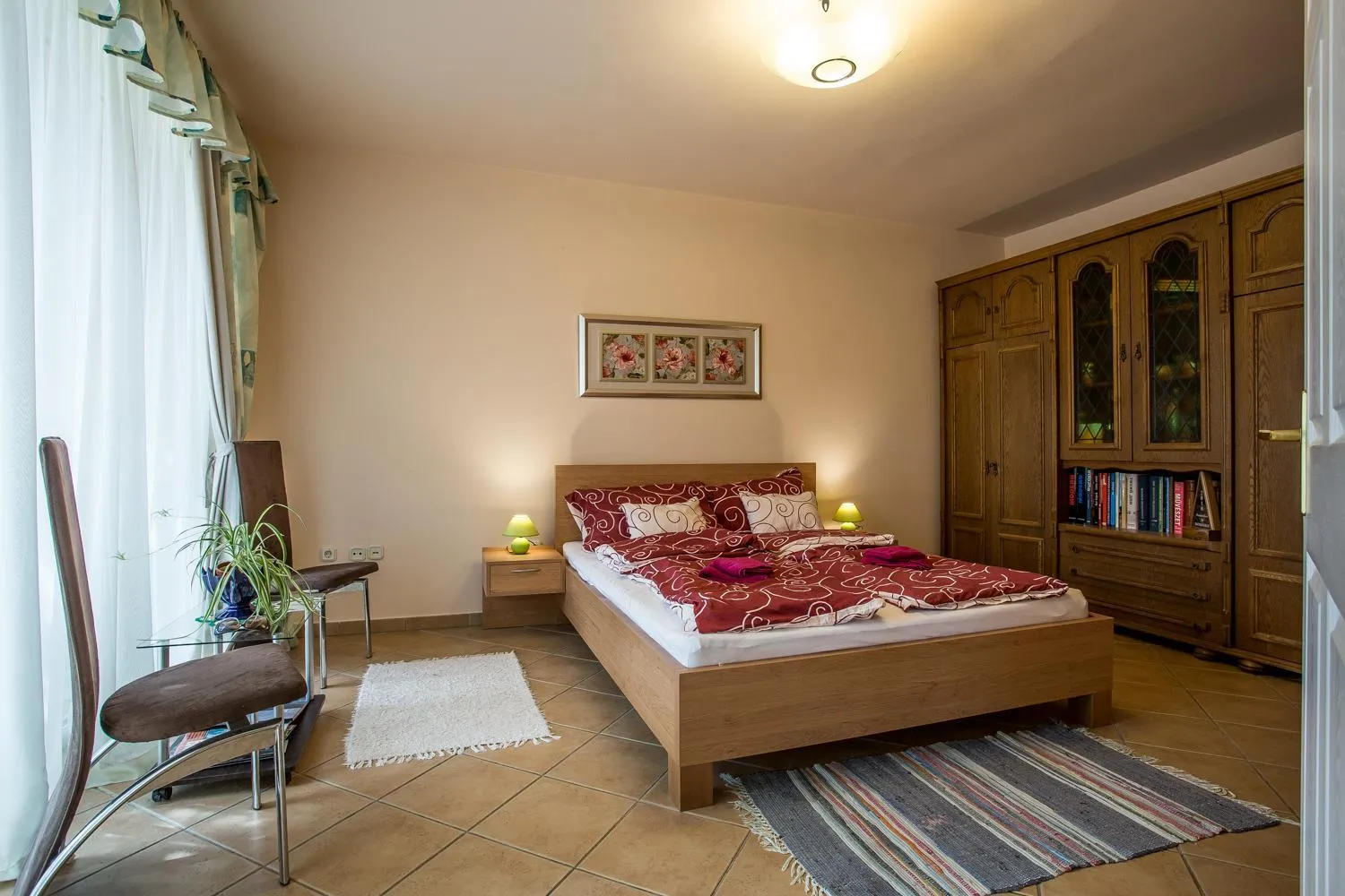 Photo of the whole room in Nyirfa Apartmanház Döröske