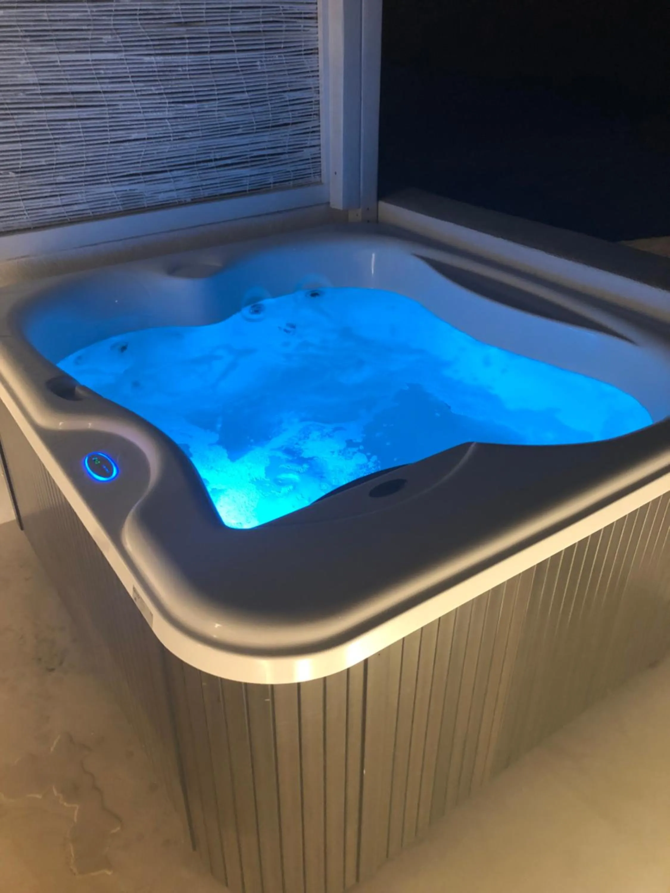 Hot Tub in The Ammonite Resort