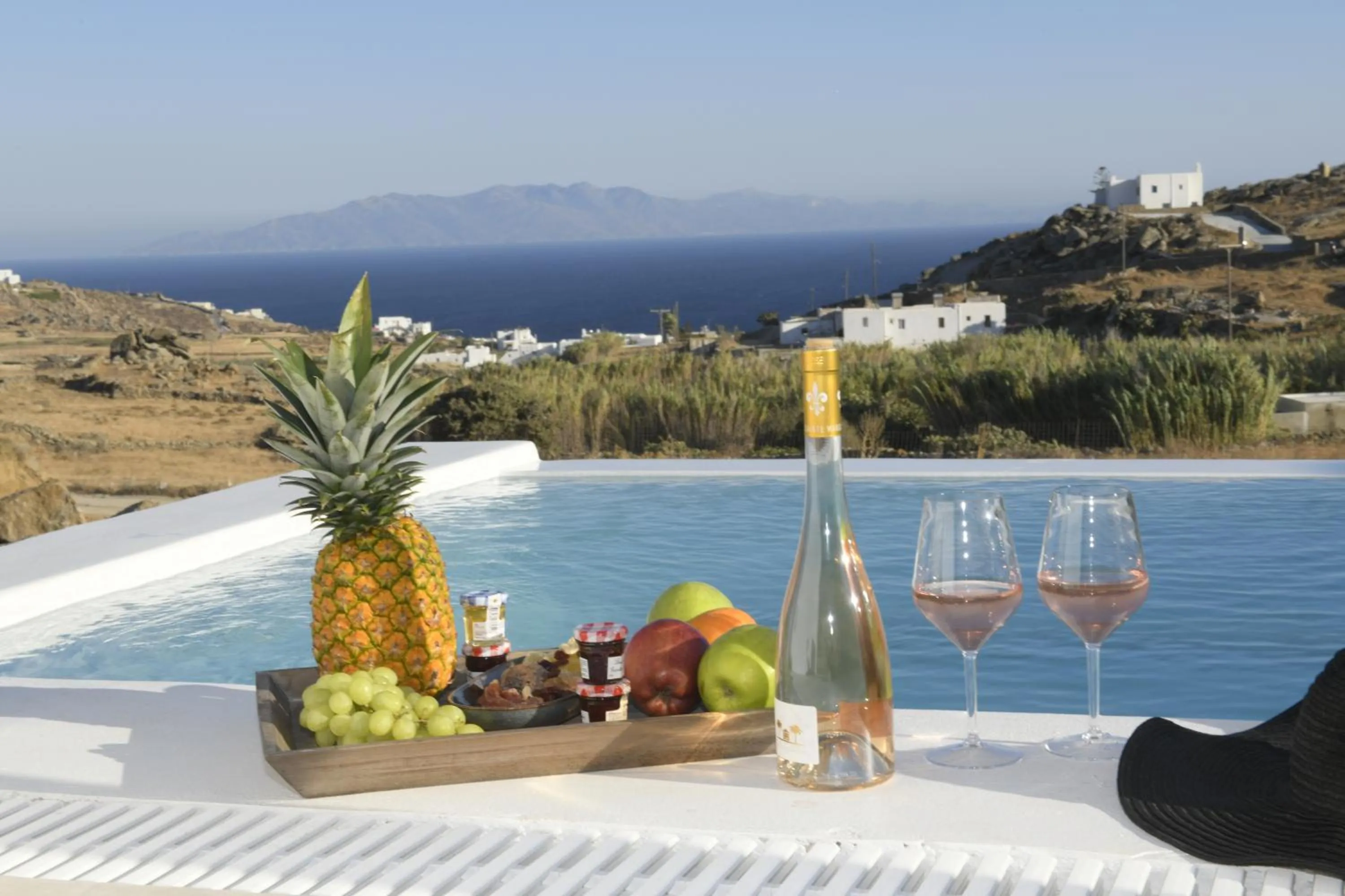 Food and drinks in The Ammonite Resort