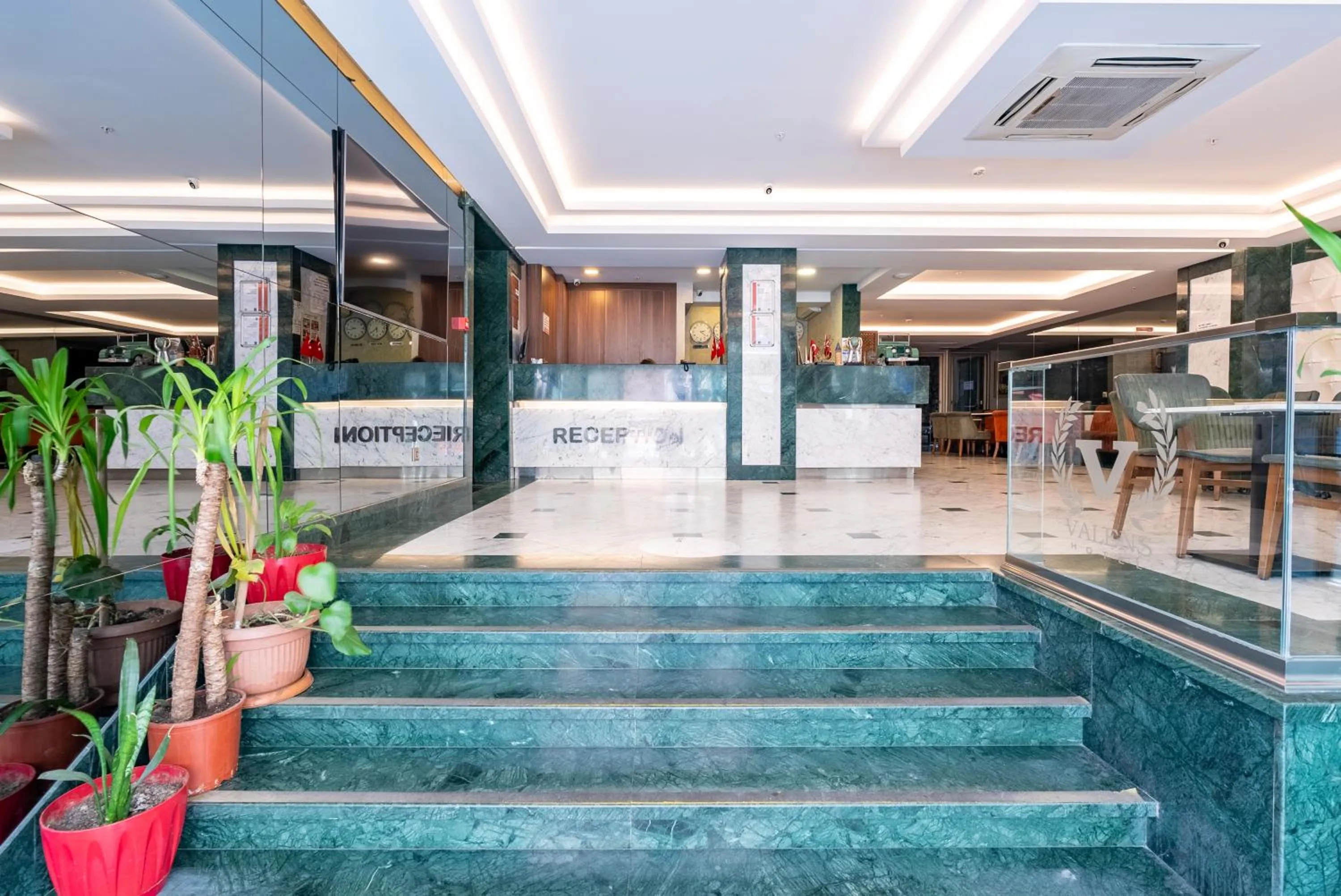 Lobby or reception in Valens Hotel Downtown