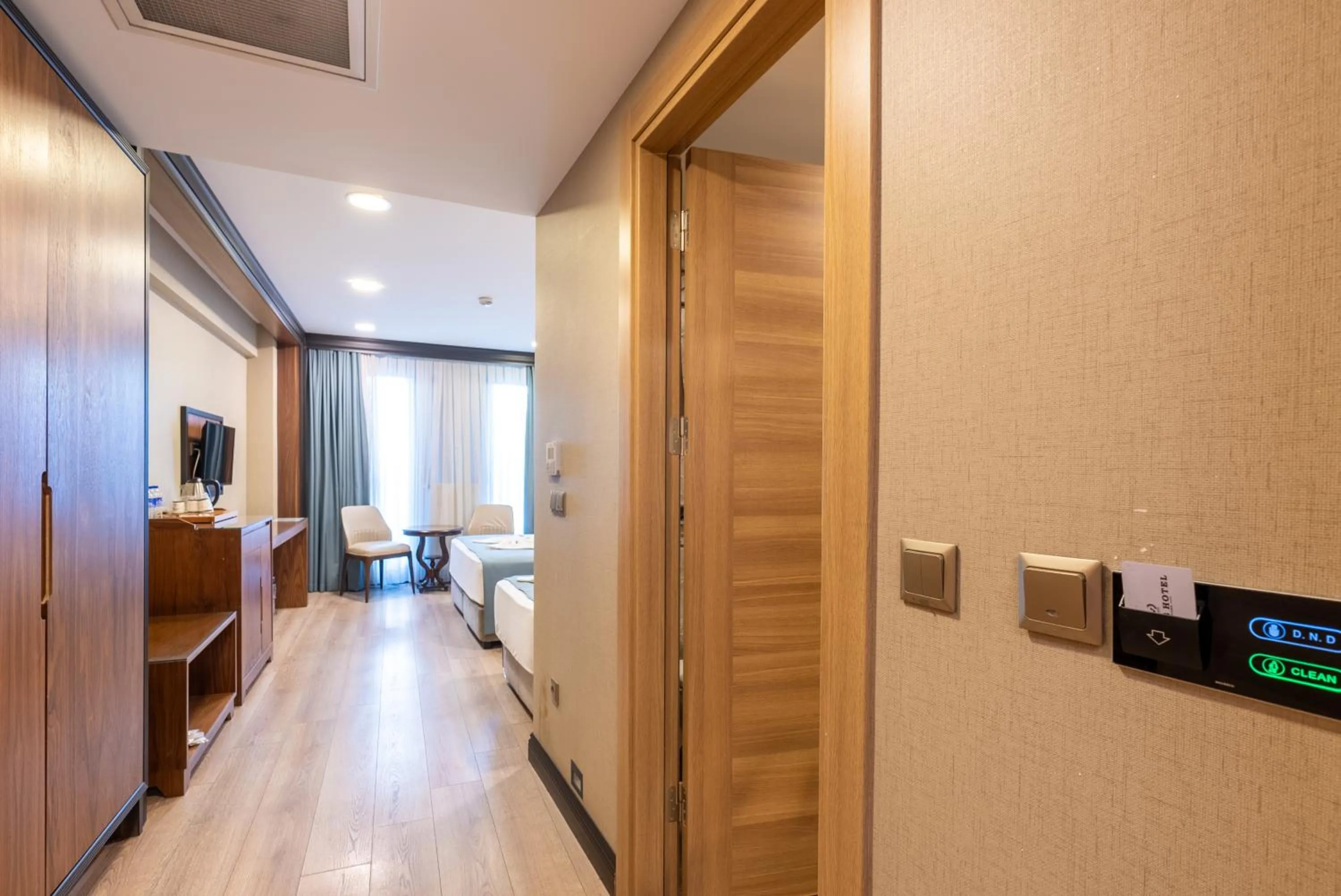 TV and multimedia in Valens Hotel Downtown