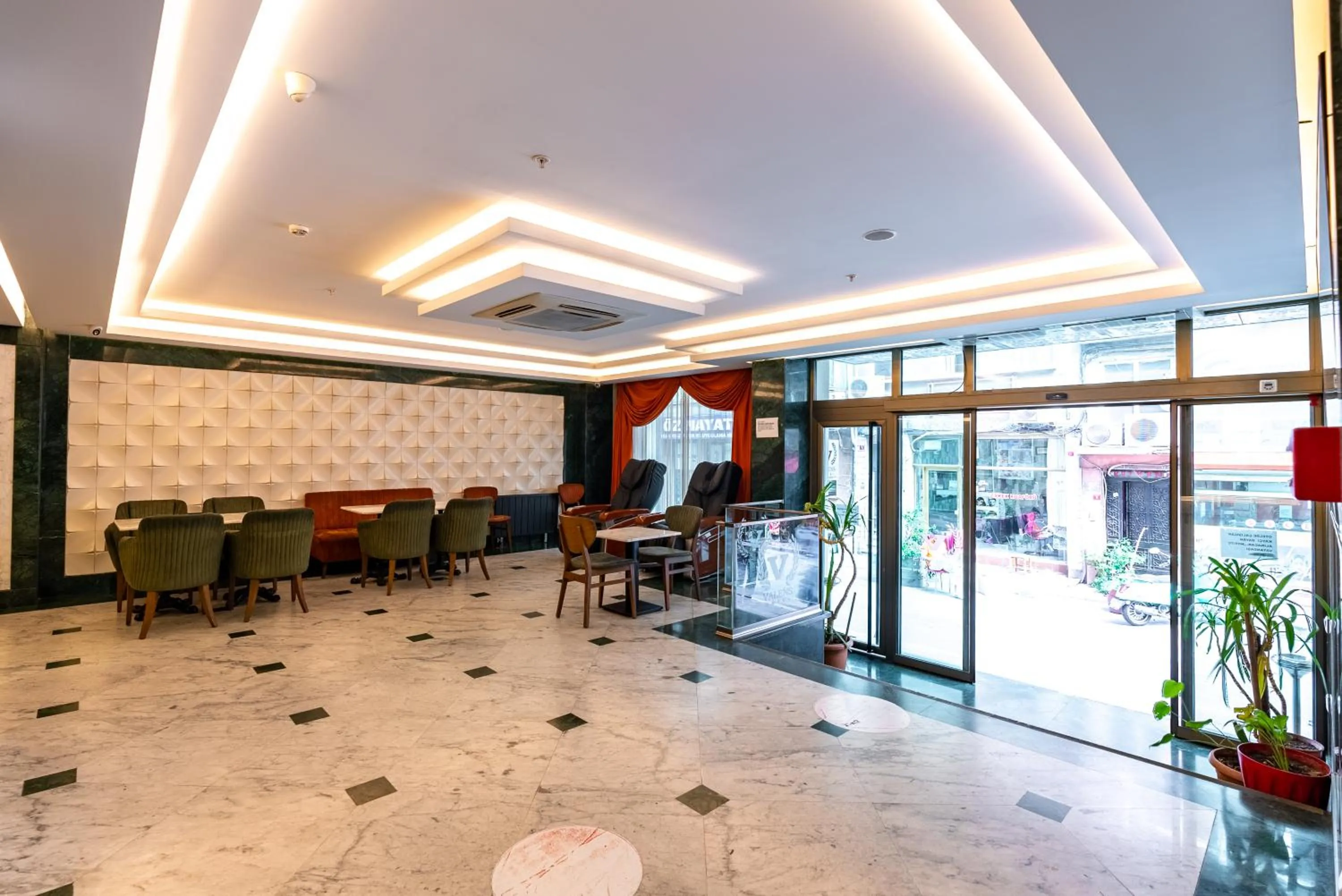 Restaurant/places to eat in Valens Hotel Downtown