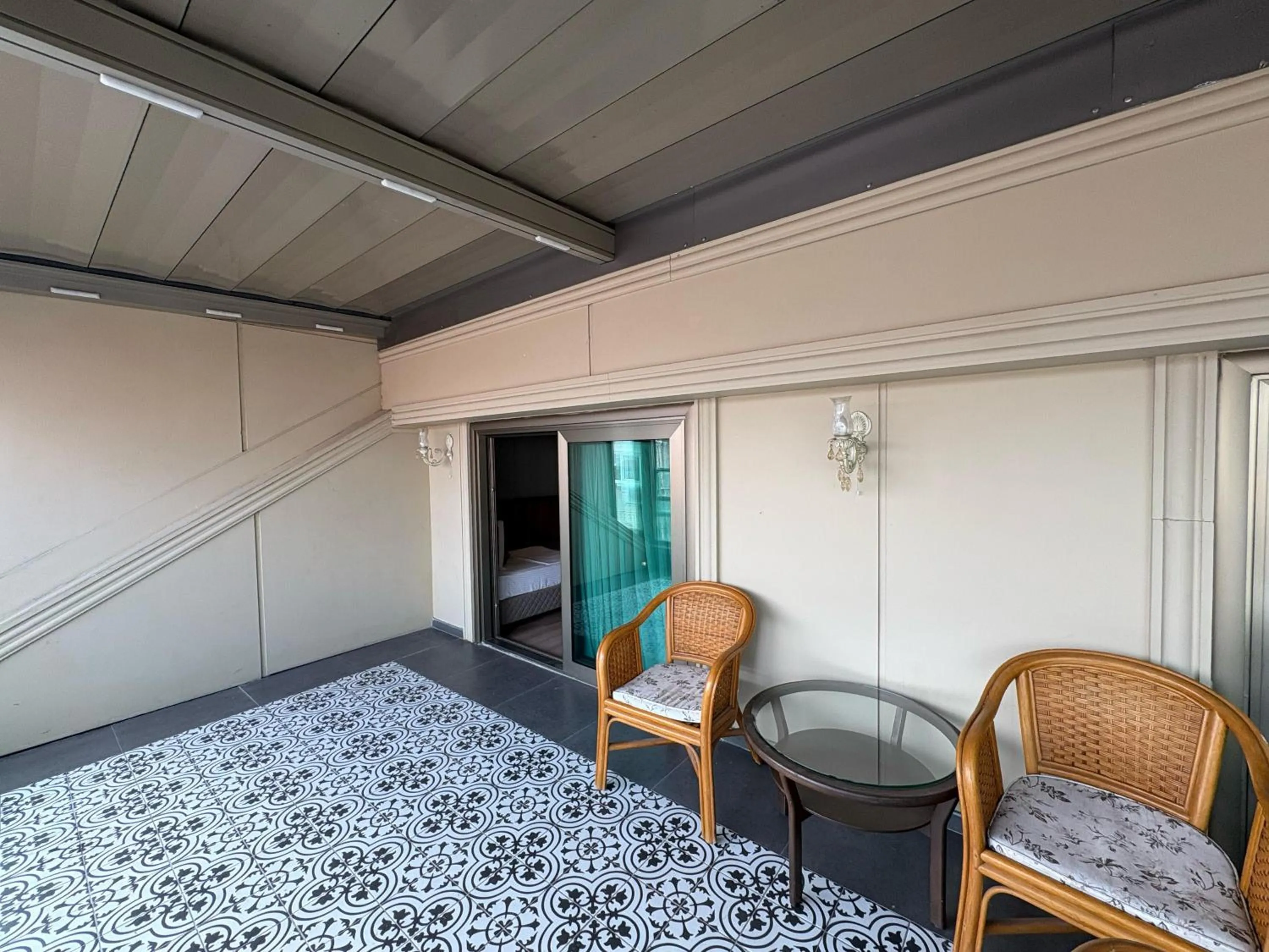 Family in Valens Hotel Downtown