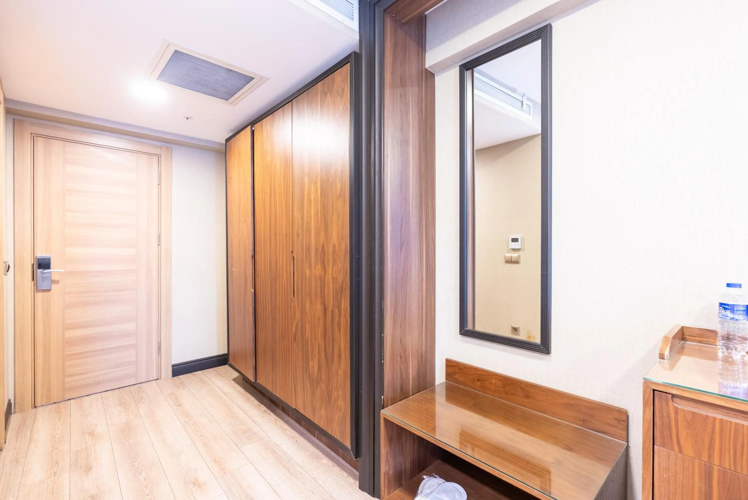 wardrobe in Valens Hotel Downtown