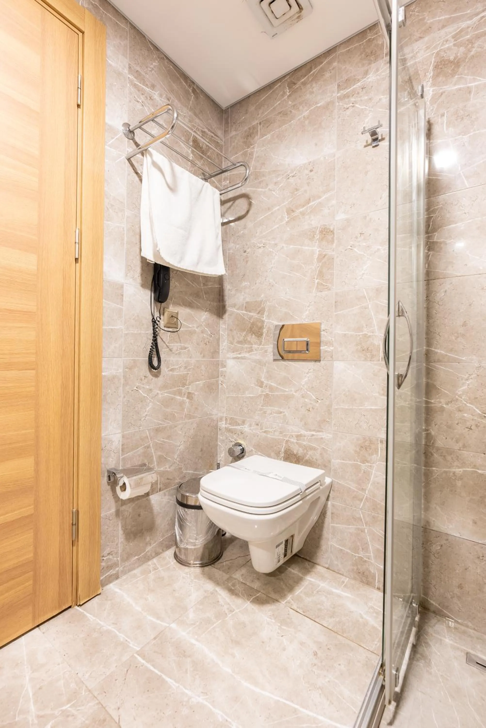 Shower in Valens Hotel Downtown