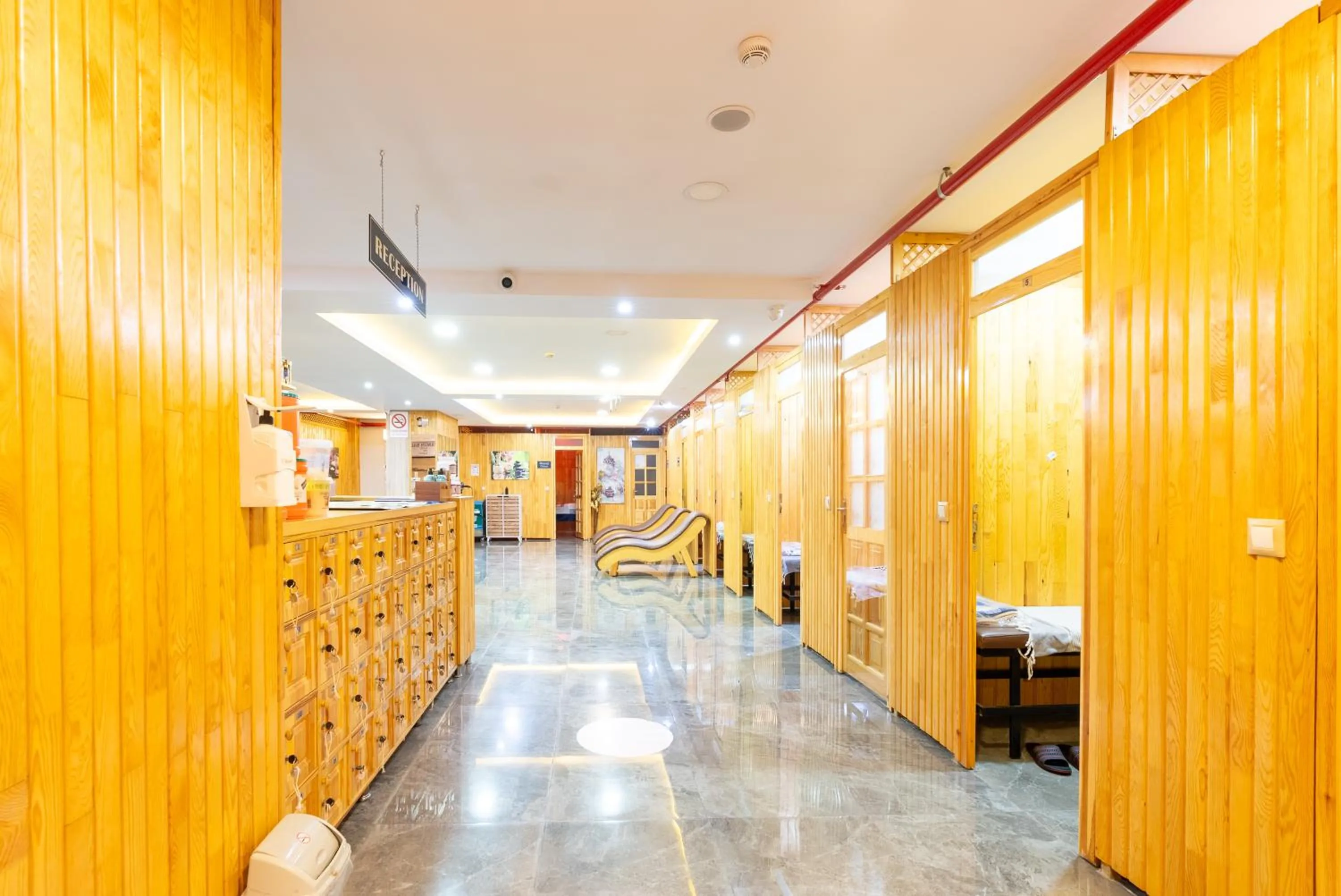 Swimming pool in Valens Hotel Downtown