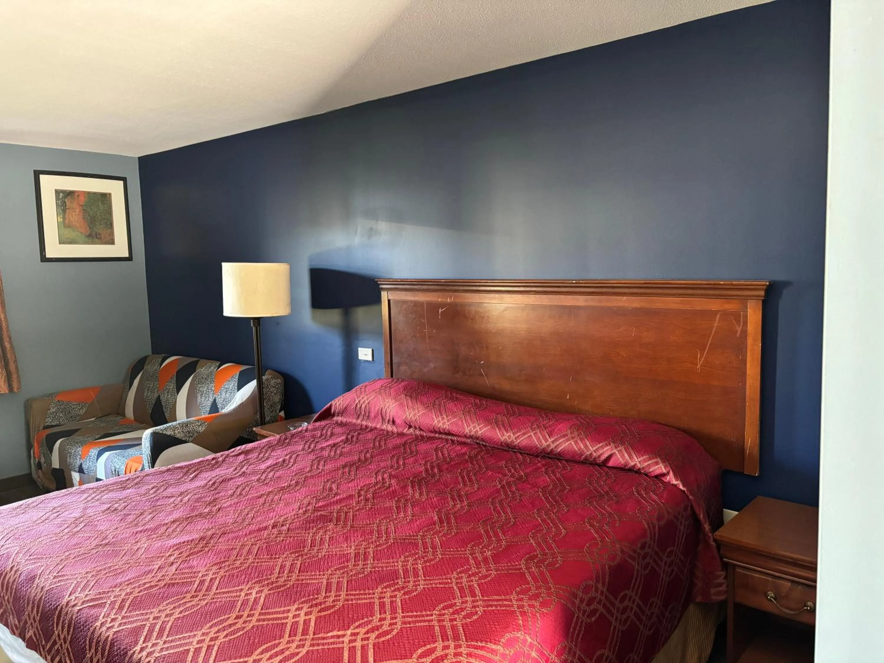 Bed in Budget Inn Express