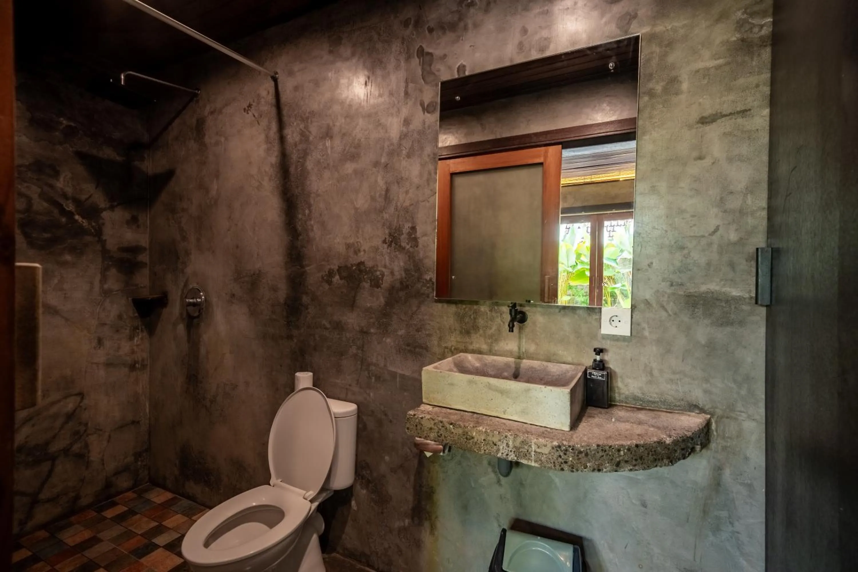 Toilet in Dedeane Hotel & Yoga Retreat