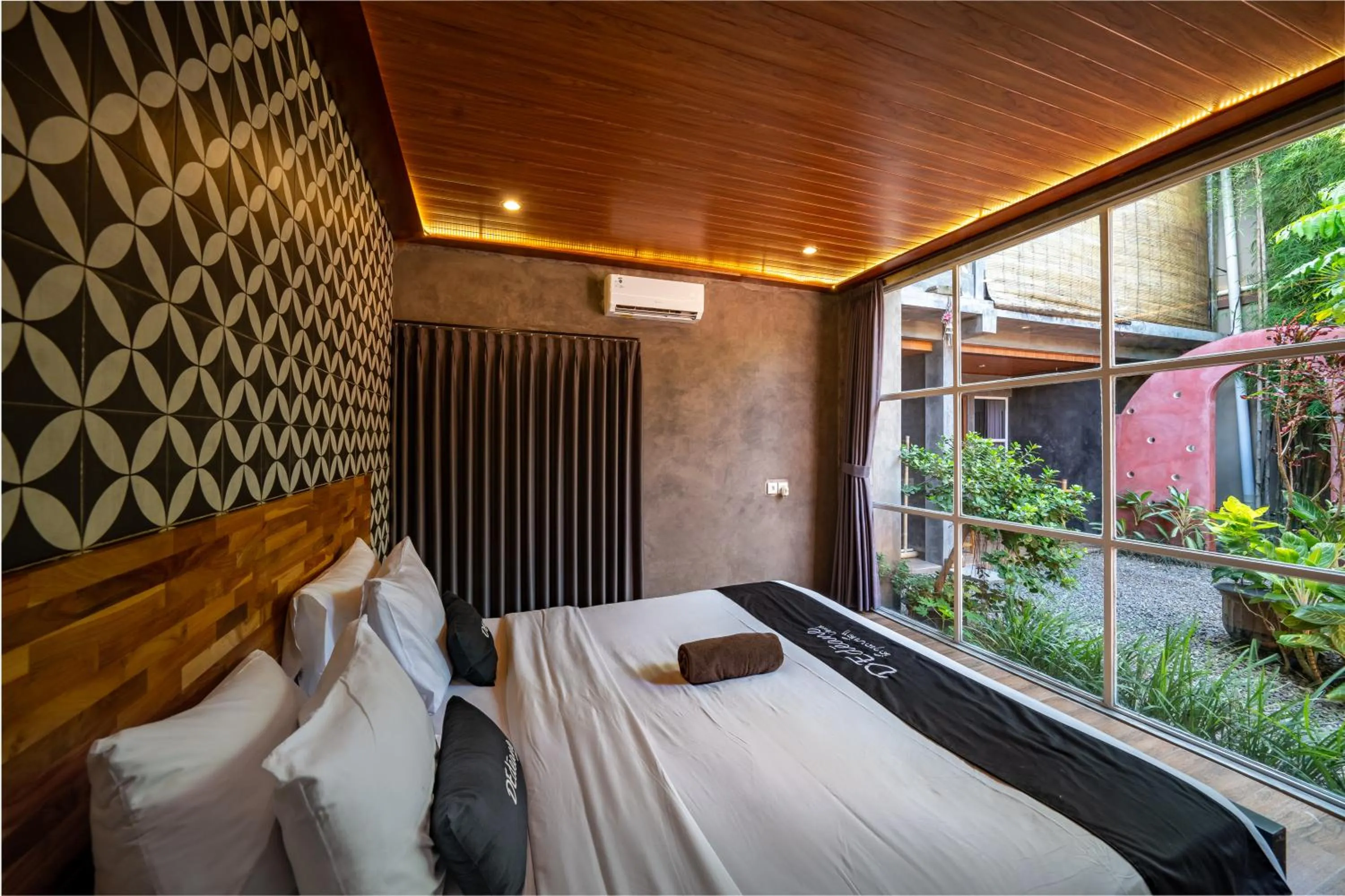 Bed in Dedeane Hotel & Yoga Retreat