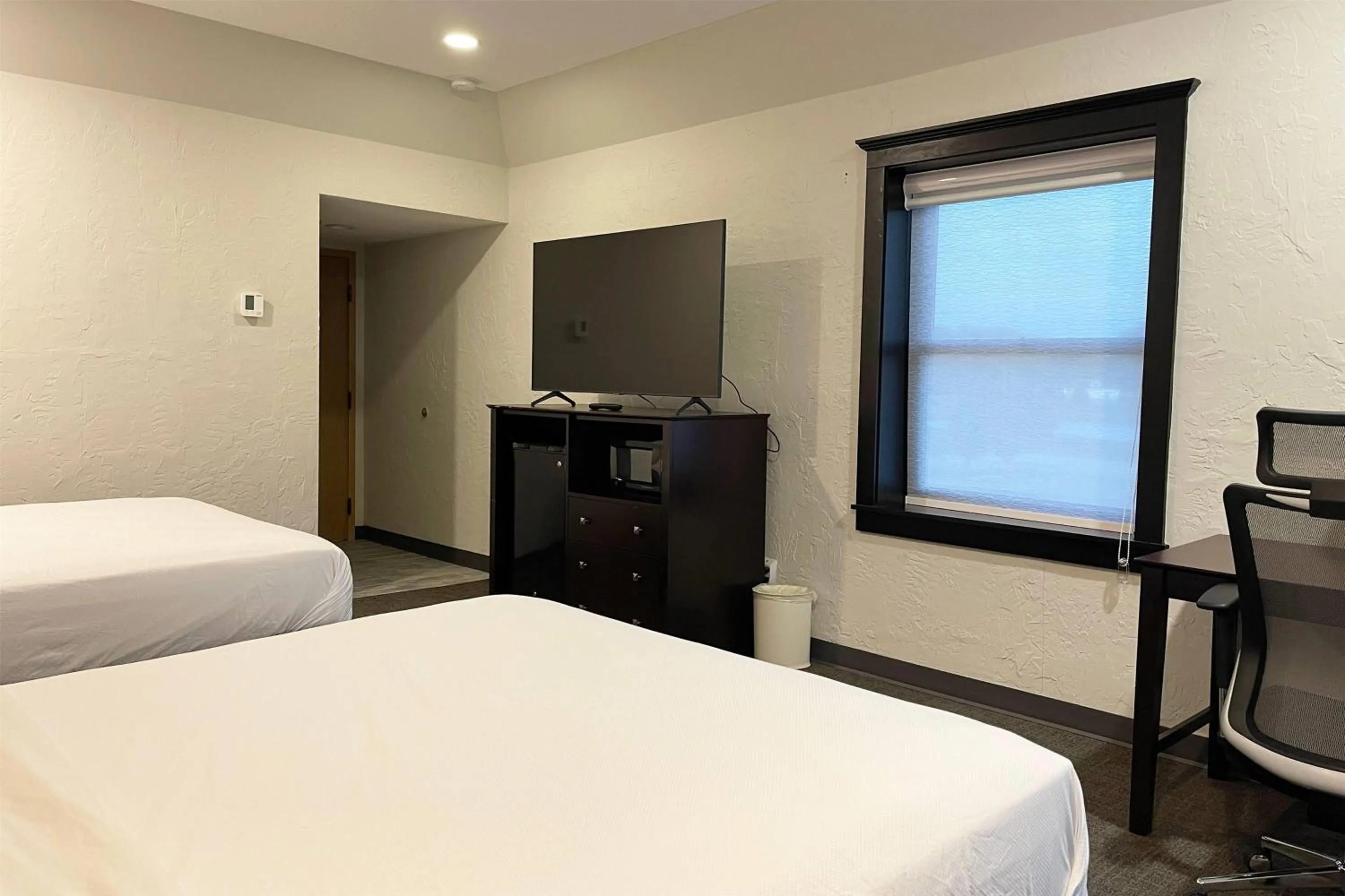 Photo of the whole room, Bed in Chateau Hotel and Conference Center