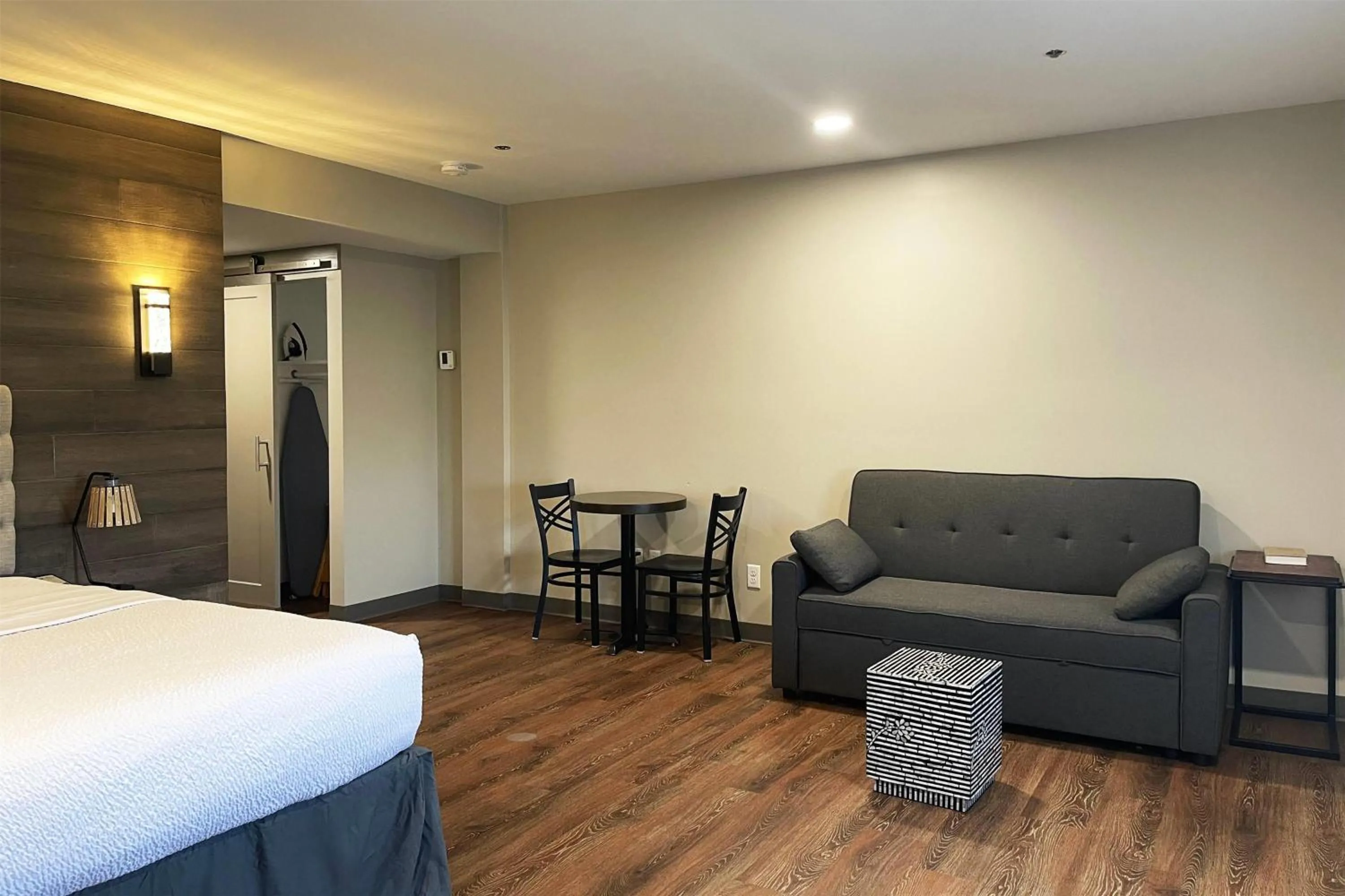 Photo of the whole room in Chateau Hotel and Conference Center