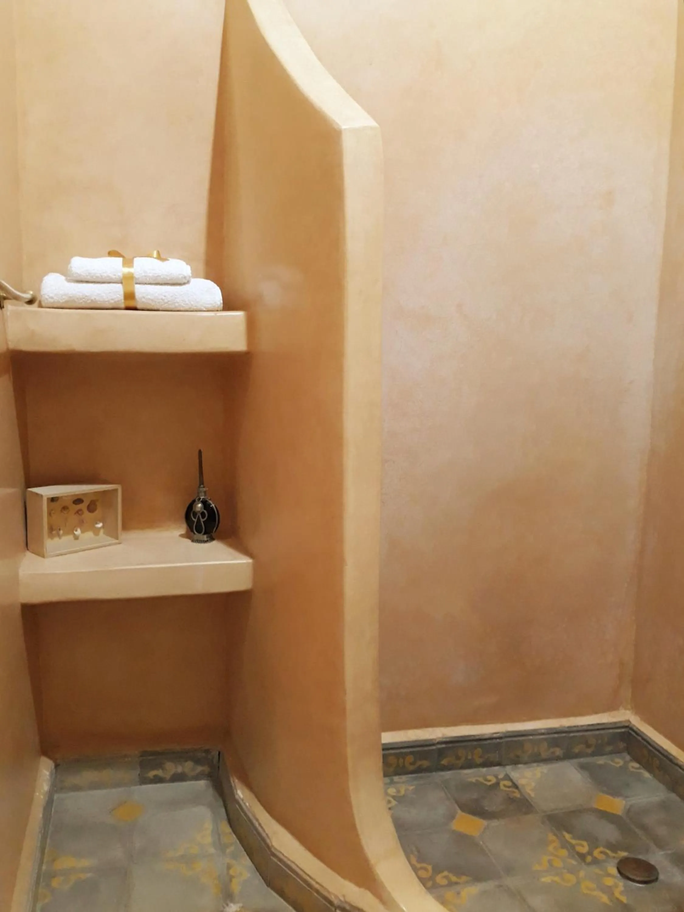 Bathroom in Riad Dar Zampa