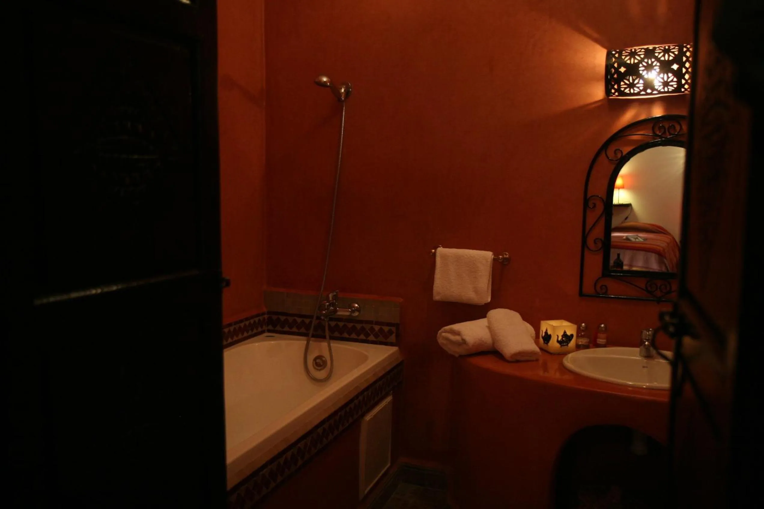 Bathroom in Riad Dar Zampa