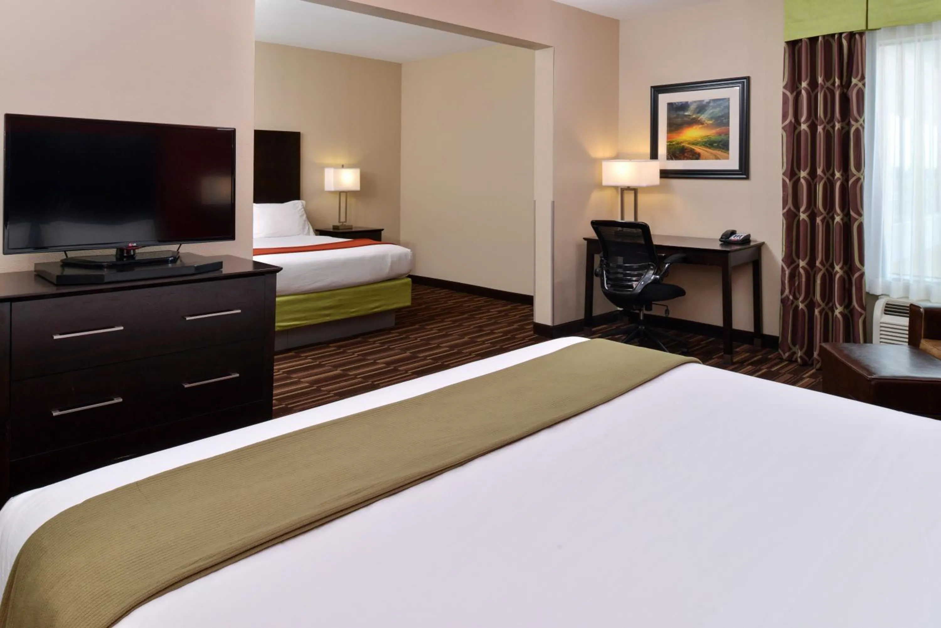 Photo of the whole room, Bed in Holiday Inn Express Alva by IHG