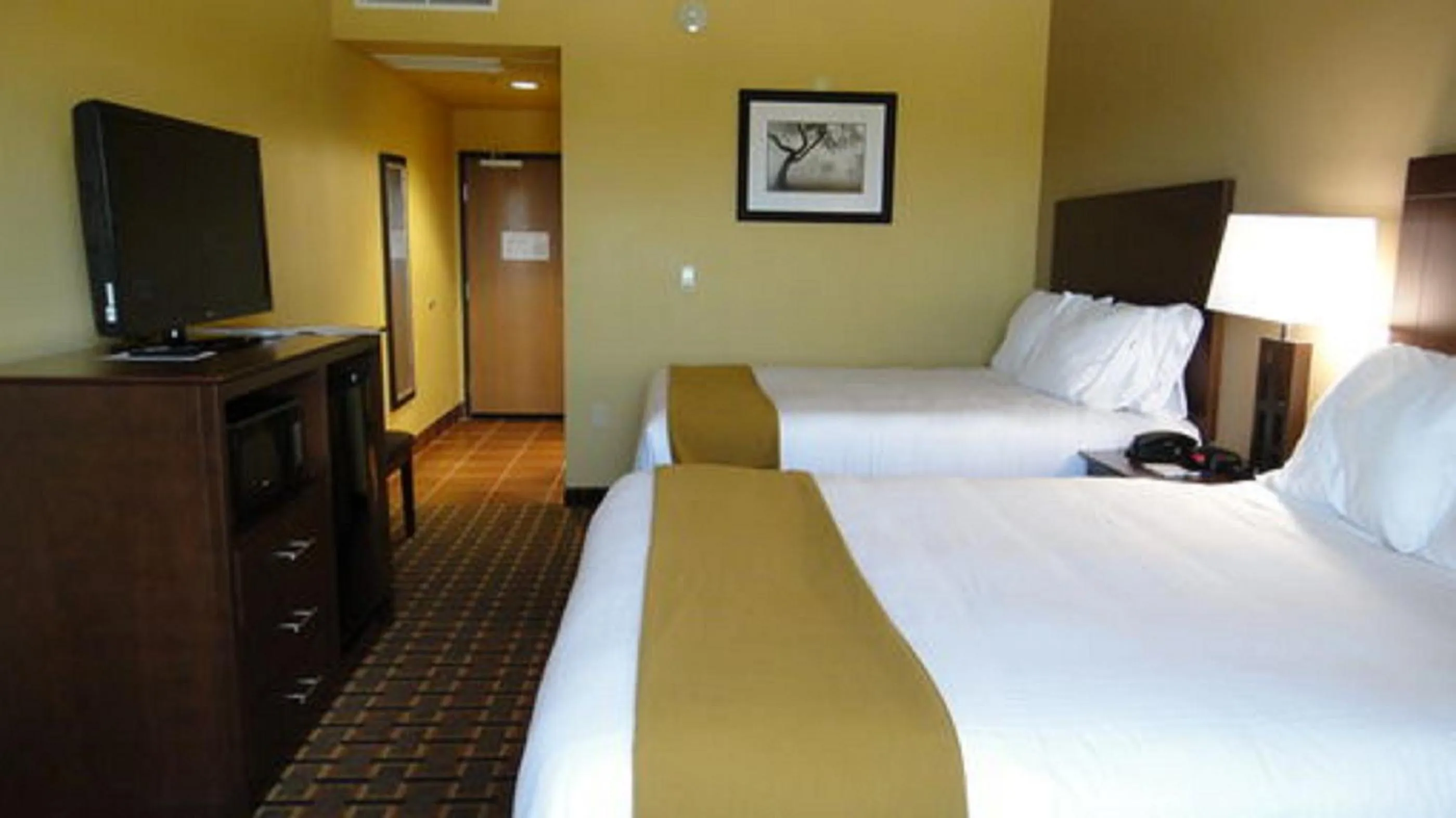 Bed in Holiday Inn Express & Suites George West by IHG