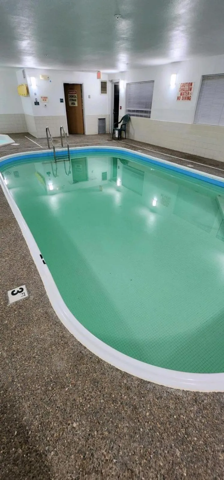Swimming pool in Fairbridge Inn and Suites - Miles City