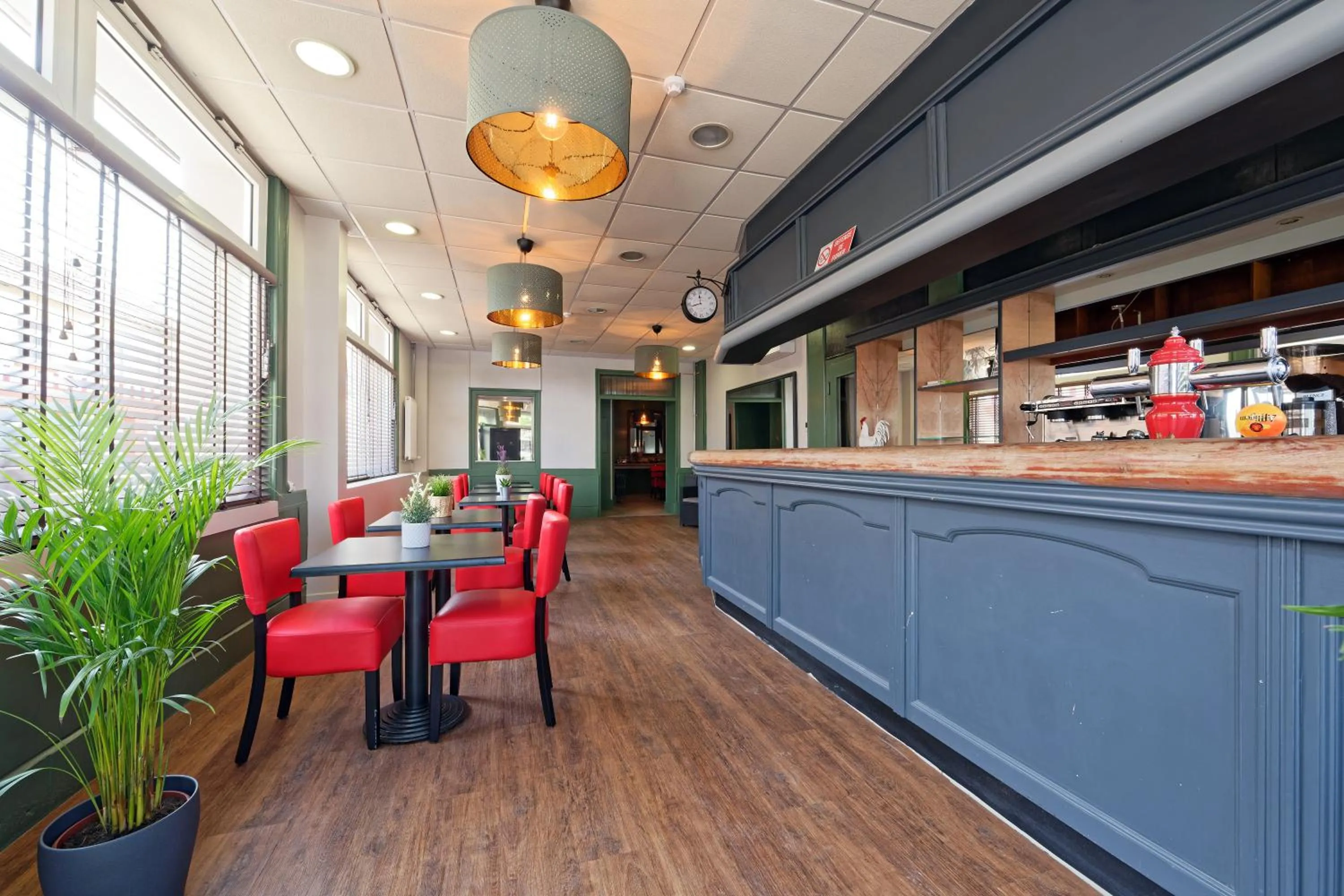 Restaurant/places to eat in Contact Hôtel de la Gare et son restaurant Côte à Côte