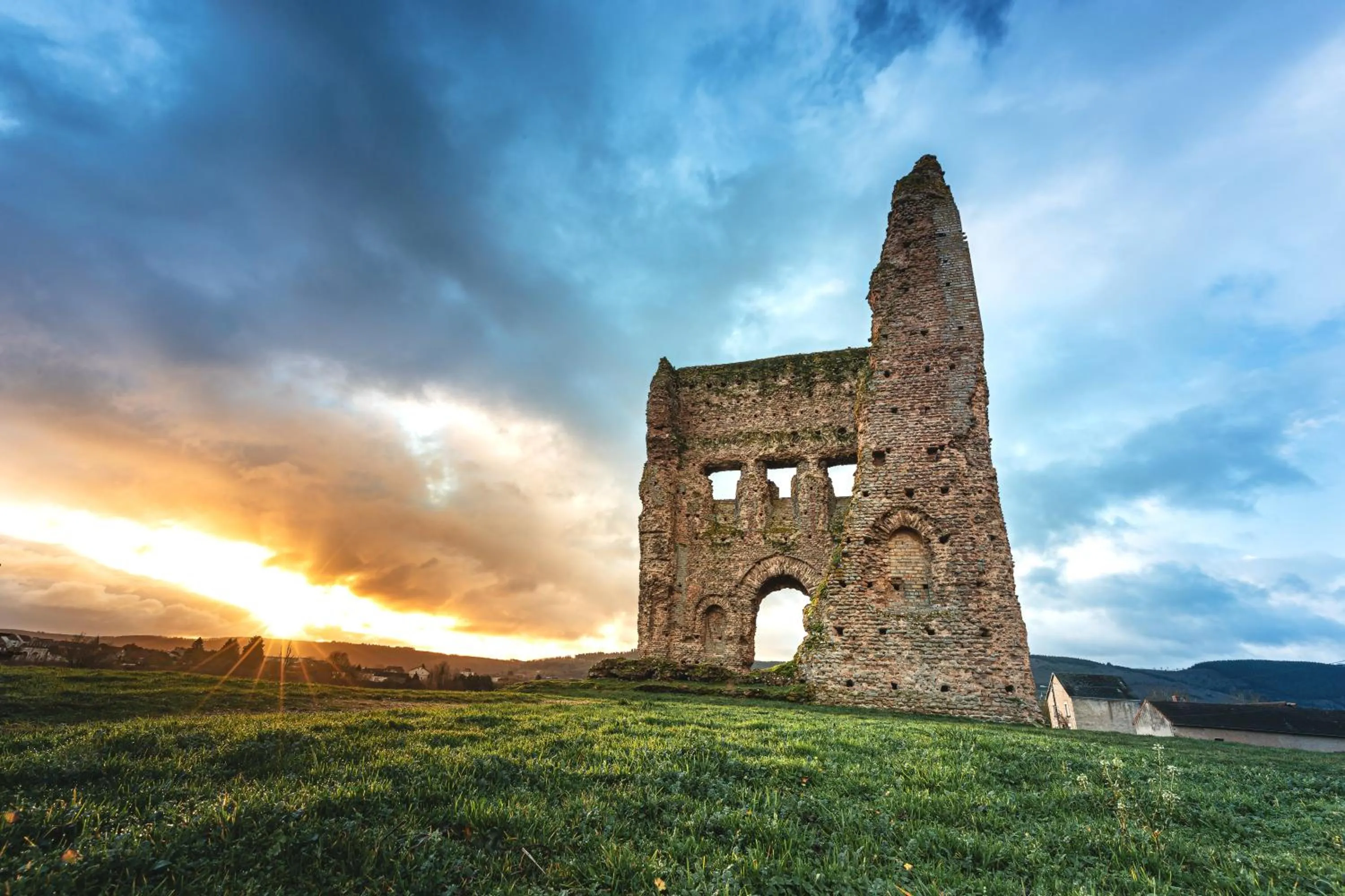 Nearby landmark in Contact Hôtel de la Gare et son restaurant Côte à Côte
