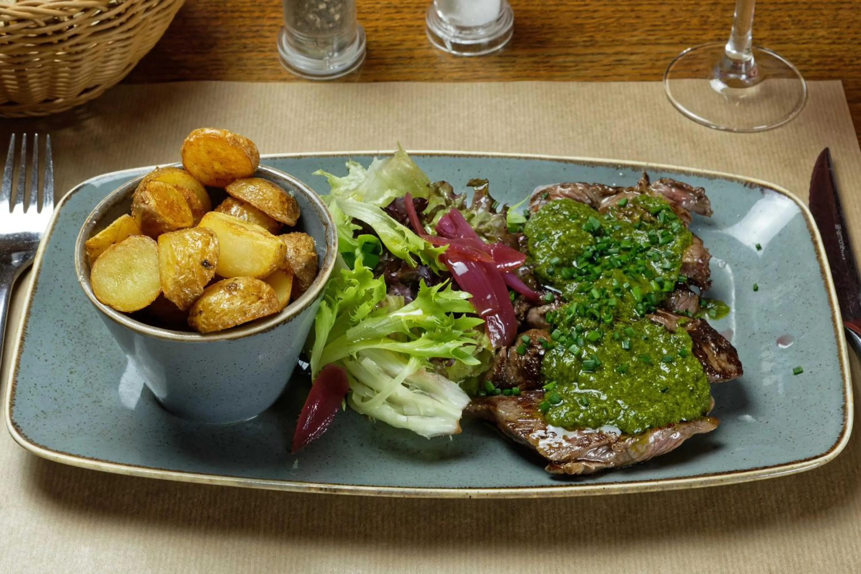 Food close-up in Contact Hôtel de la Gare et son restaurant Côte à Côte