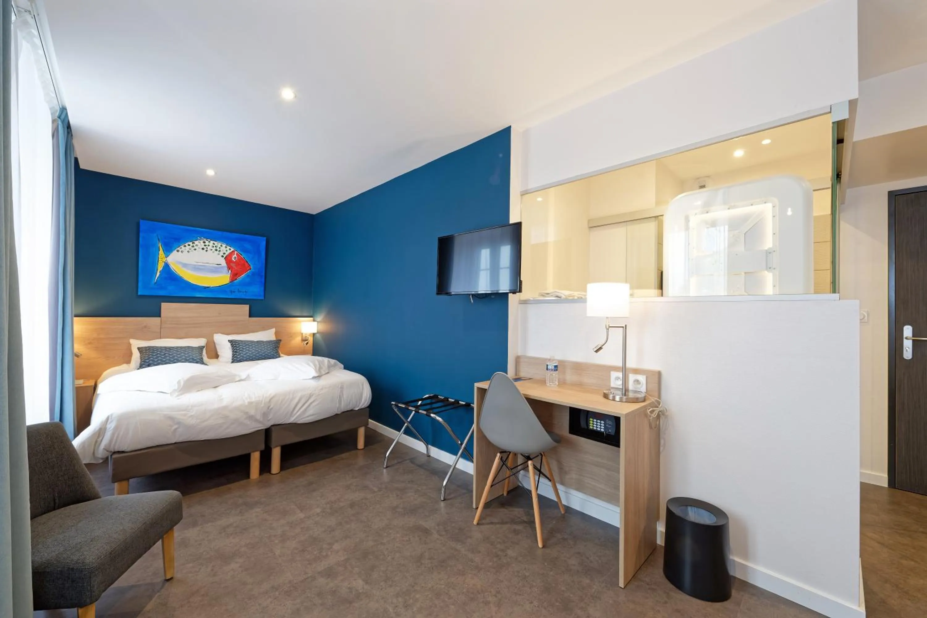 Photo of the whole room, Bed in Contact Hôtel de la Gare et son restaurant Côte à Côte