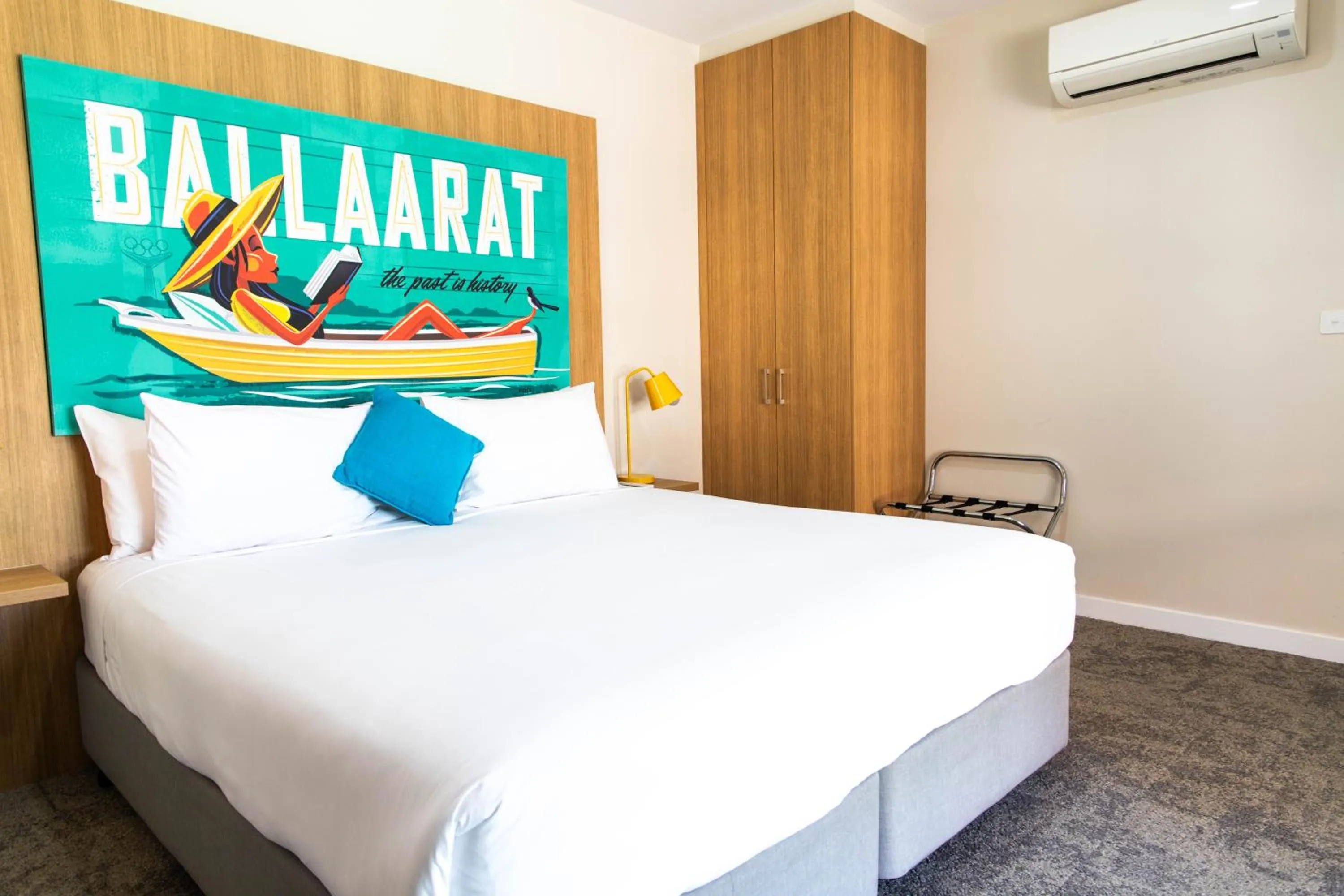 Bed in Mercure Ballarat Hotel & Convention Centre