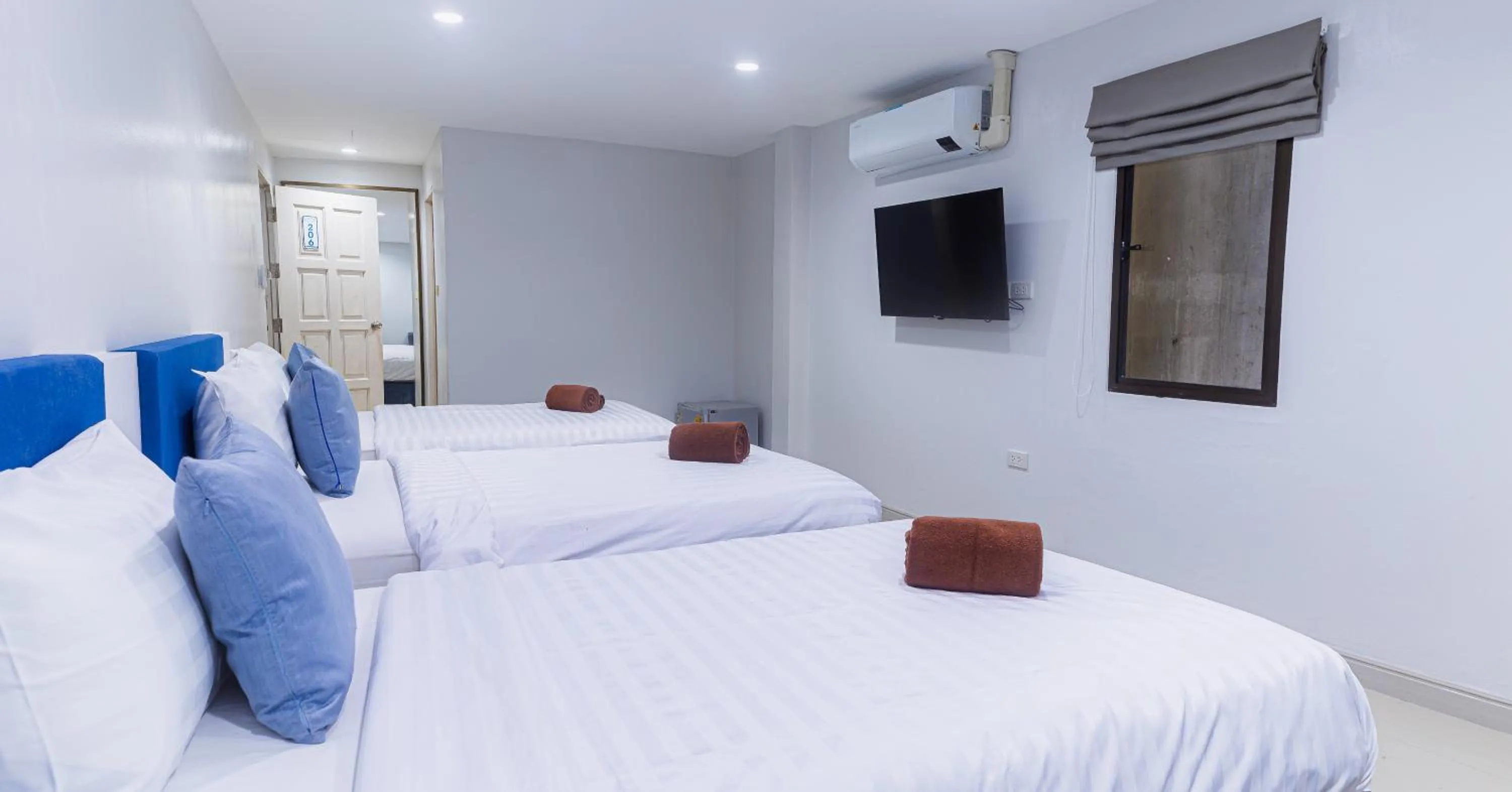 Bed in Silla Patong Boutique - Beach Walk Access