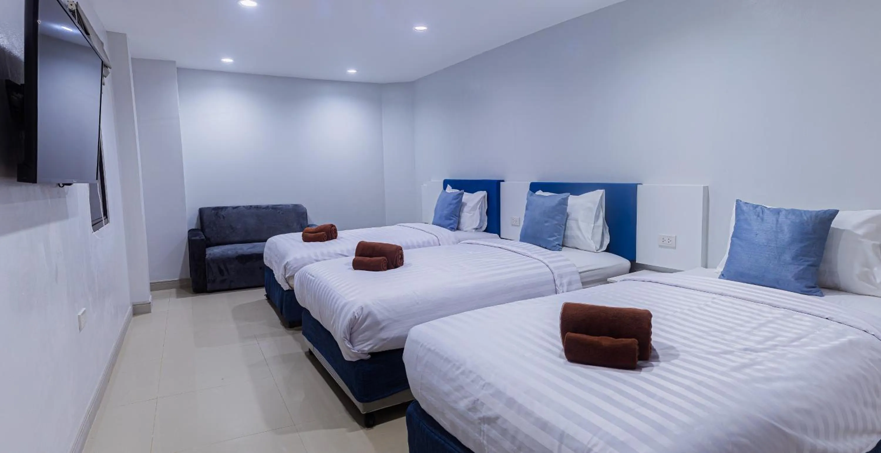 Bed in Silla Patong Boutique - Beach Walk Access