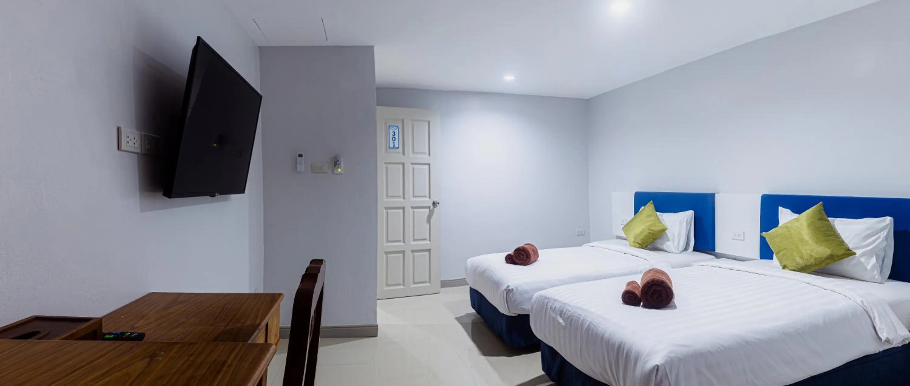 Bed in Silla Patong Boutique - Beach Walk Access