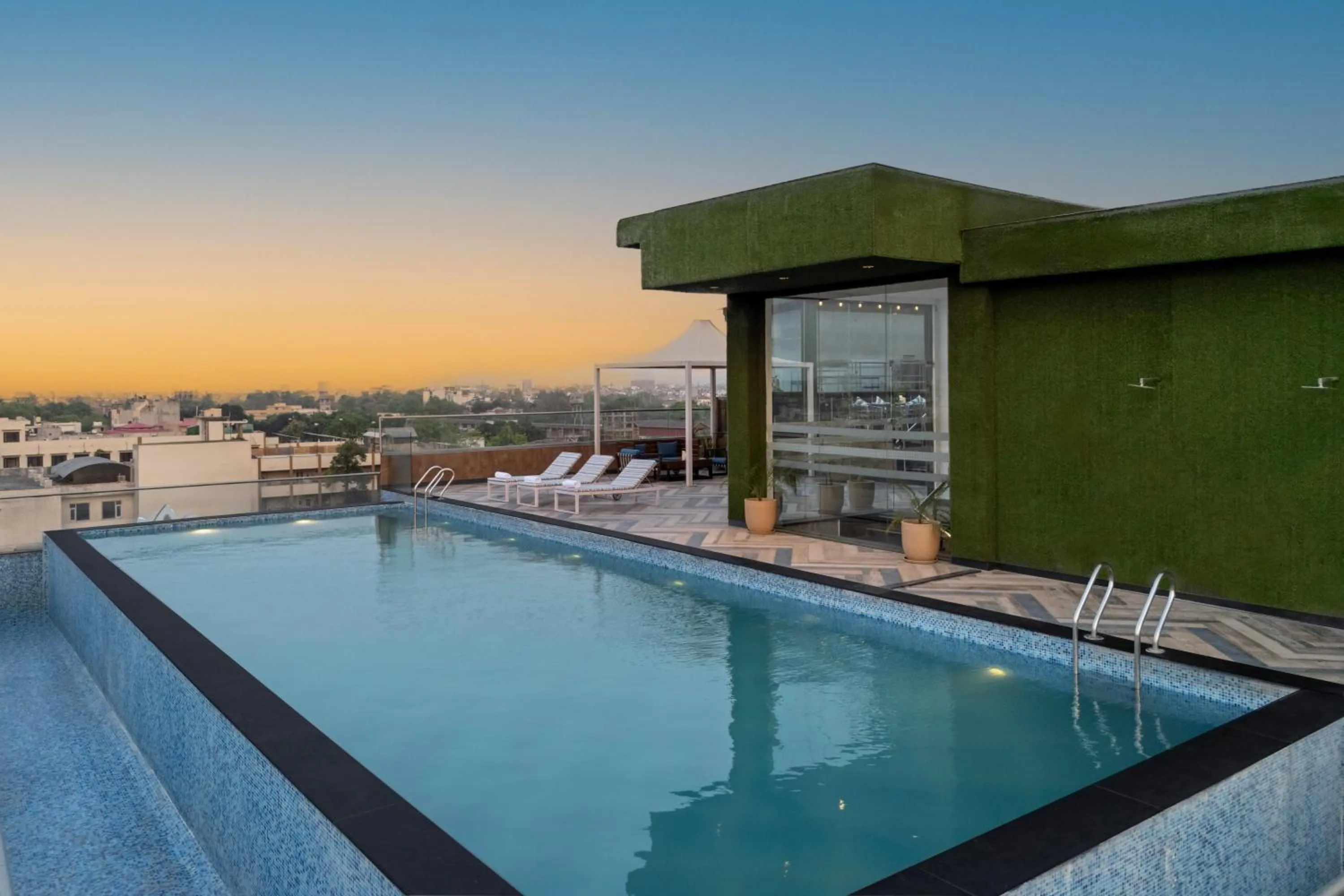 Swimming pool in Country Inn Premier Amritsar