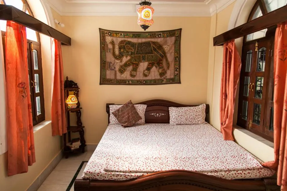 Bed in Kanhaia Haveli