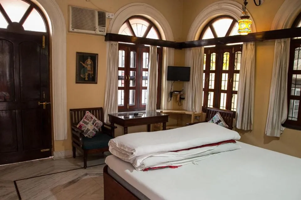 Bed in Kanhaia Haveli