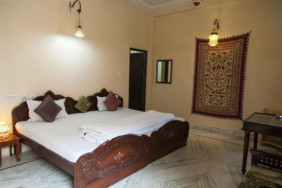 Bed in Kanhaia Haveli