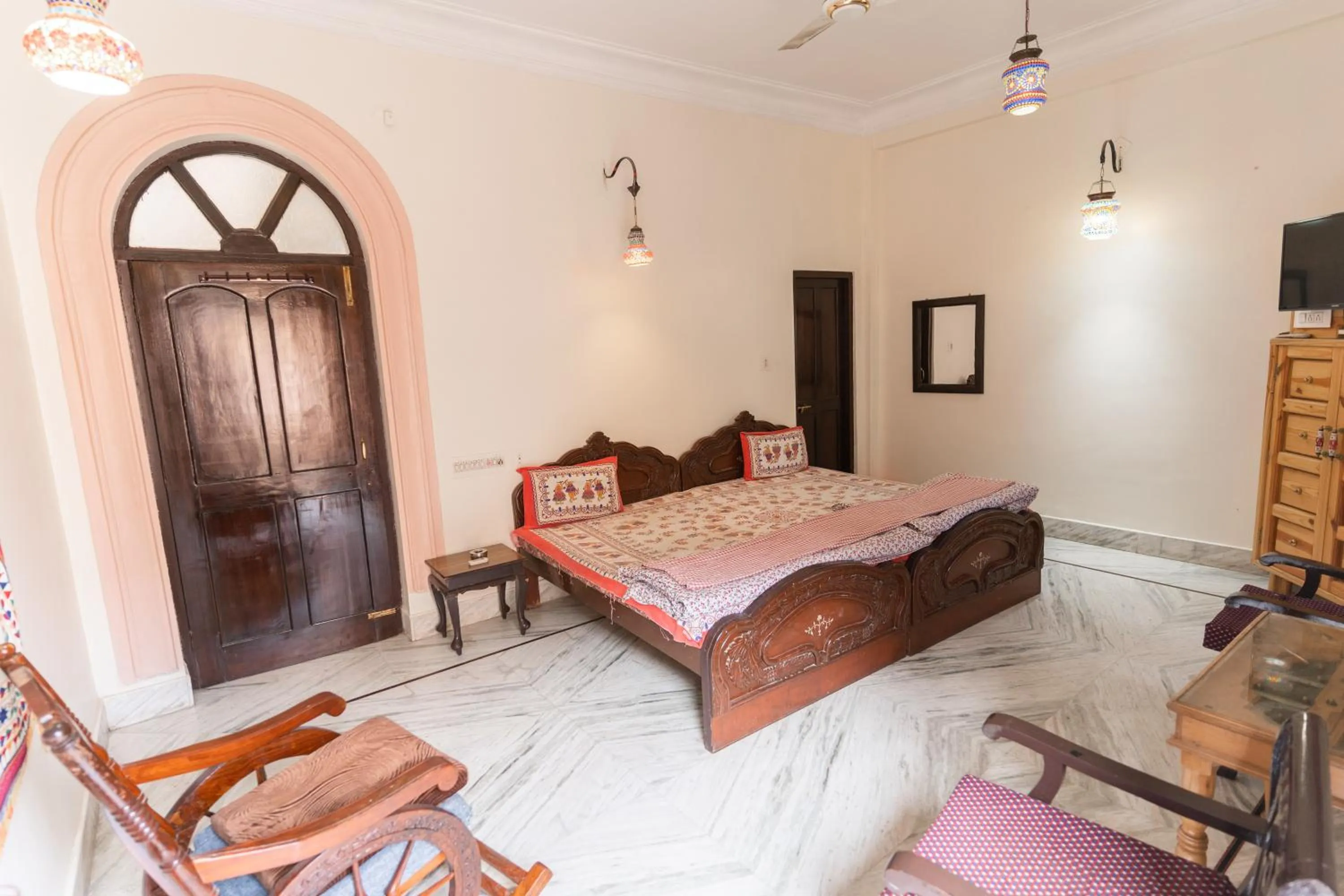 Bed in Kanhaia Haveli