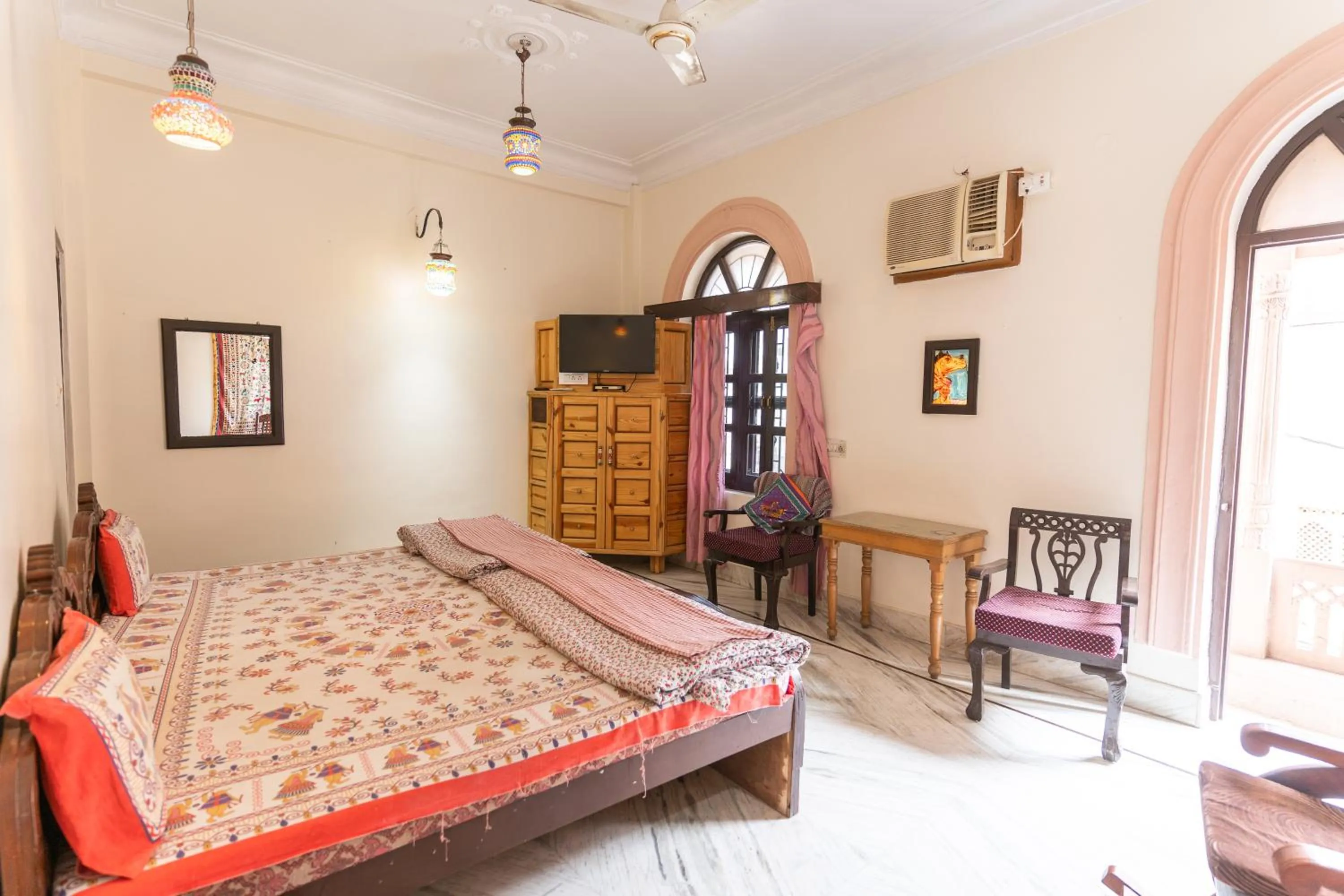 Bed in Kanhaia Haveli