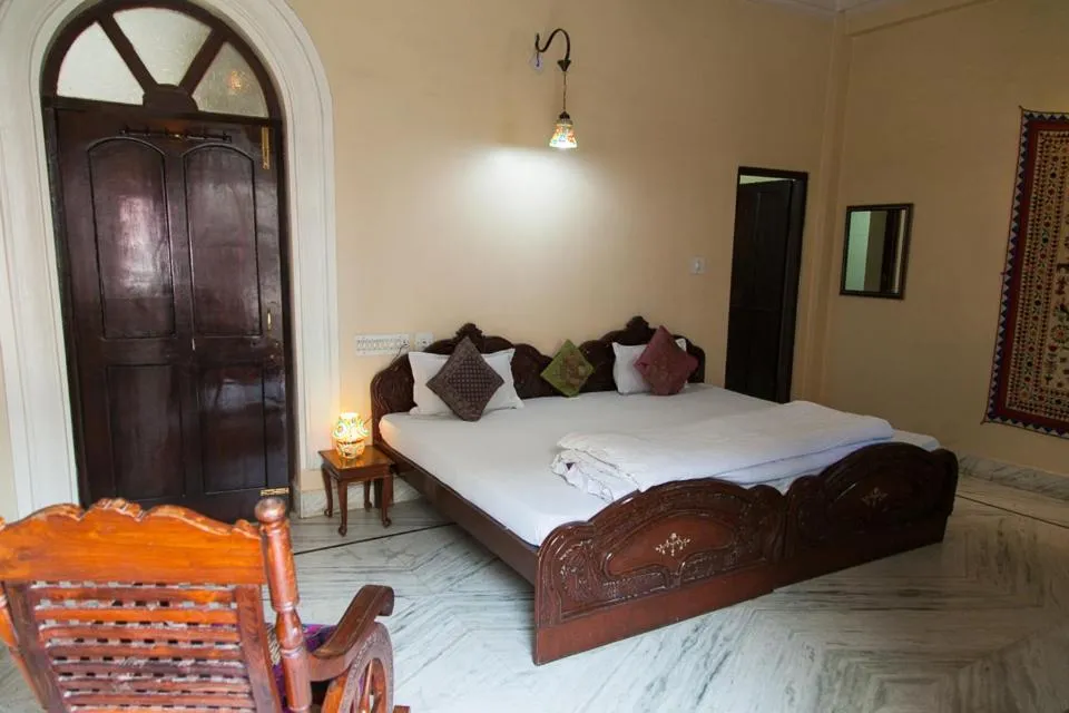 Bed in Kanhaia Haveli
