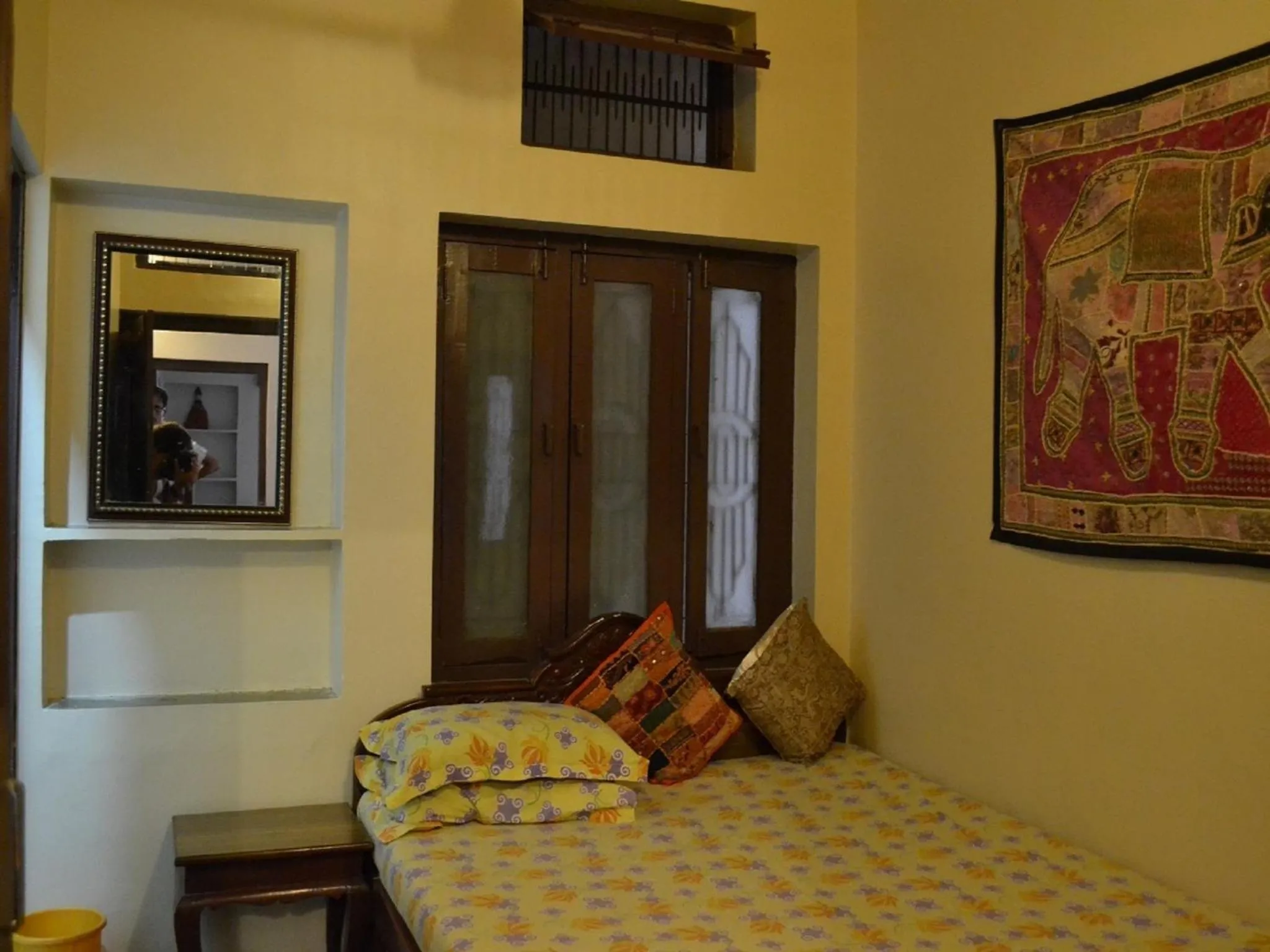 Decorative detail, Bed in Kanhaia Haveli