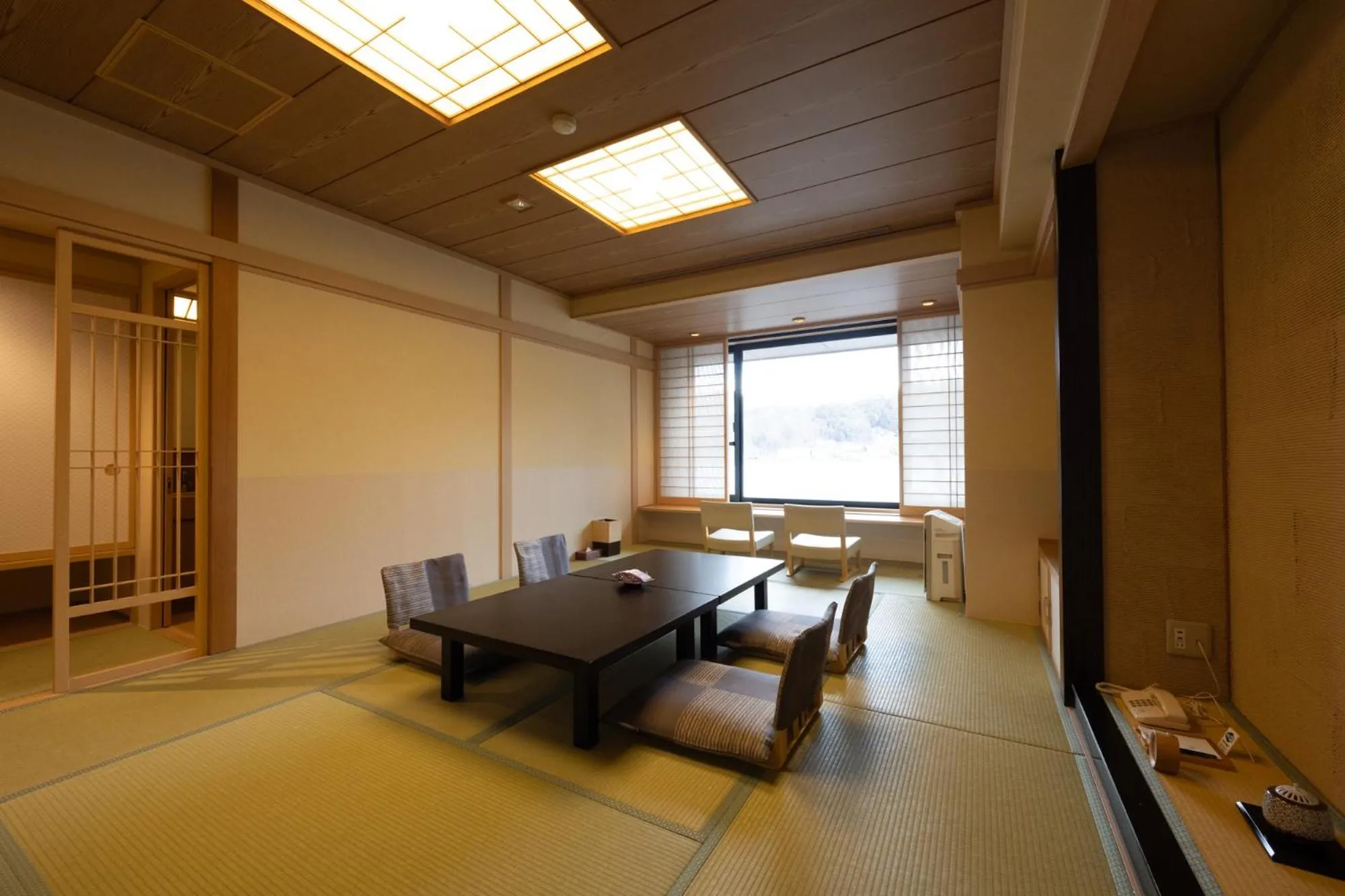 Living room, Bed in Fujikawaguchiko Onsen Konanso