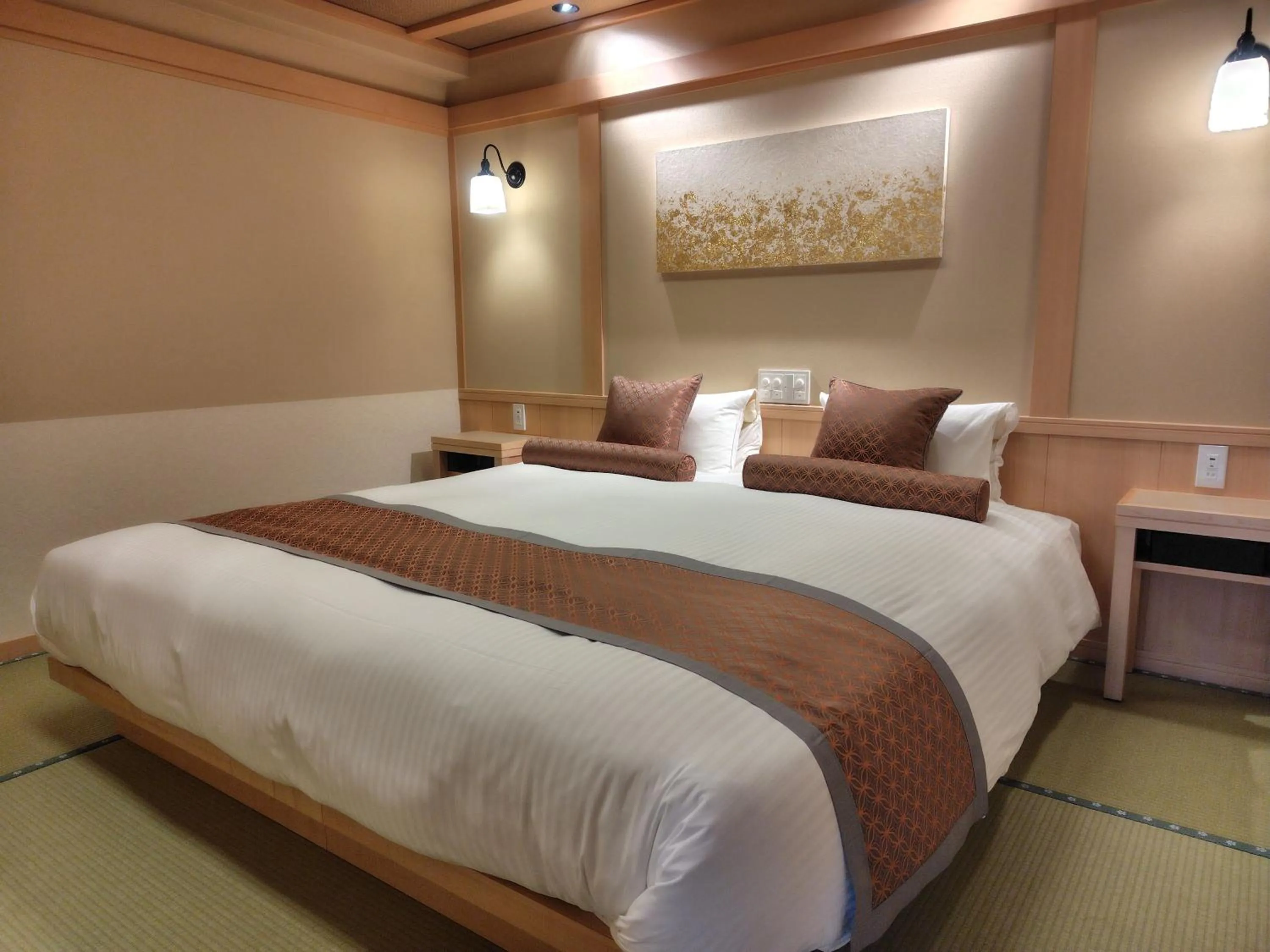 Bedroom, Bed in Fujikawaguchiko Onsen Konanso