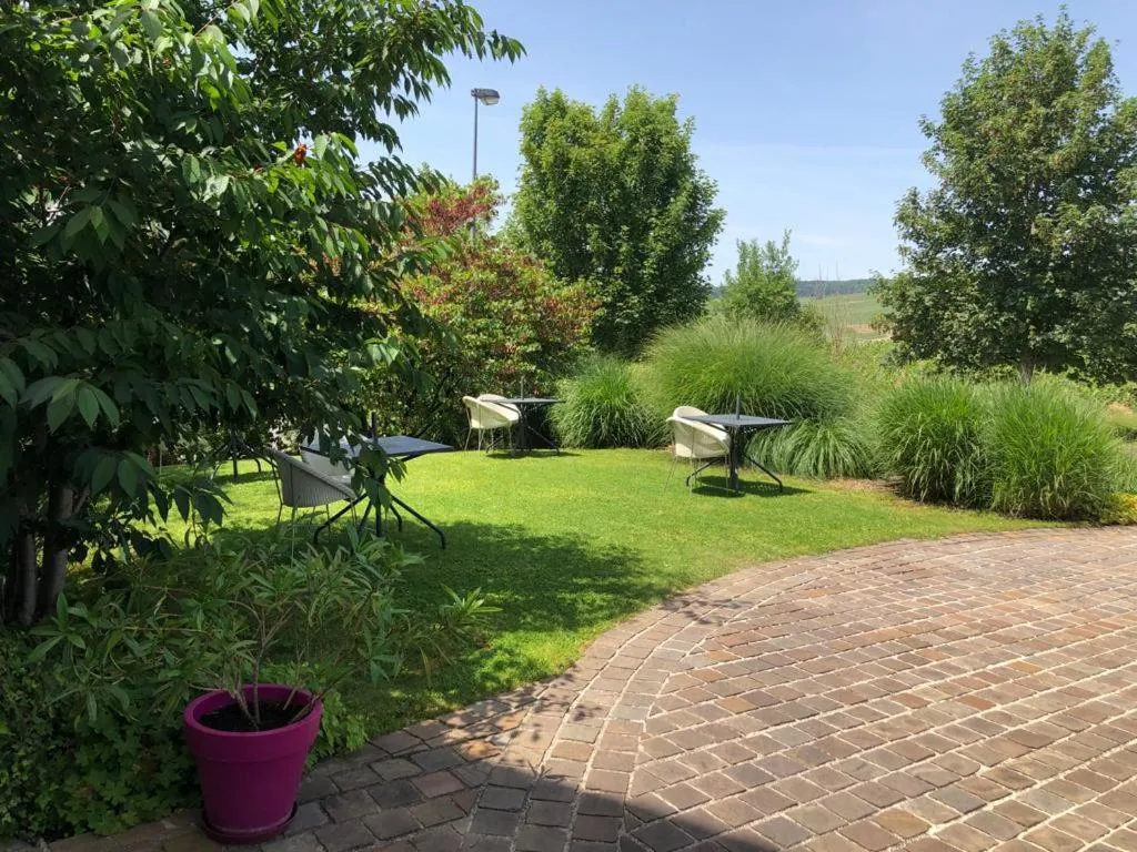 Spring in Hôtel Restaurant Les Grains d'Argent Dizy - Epernay