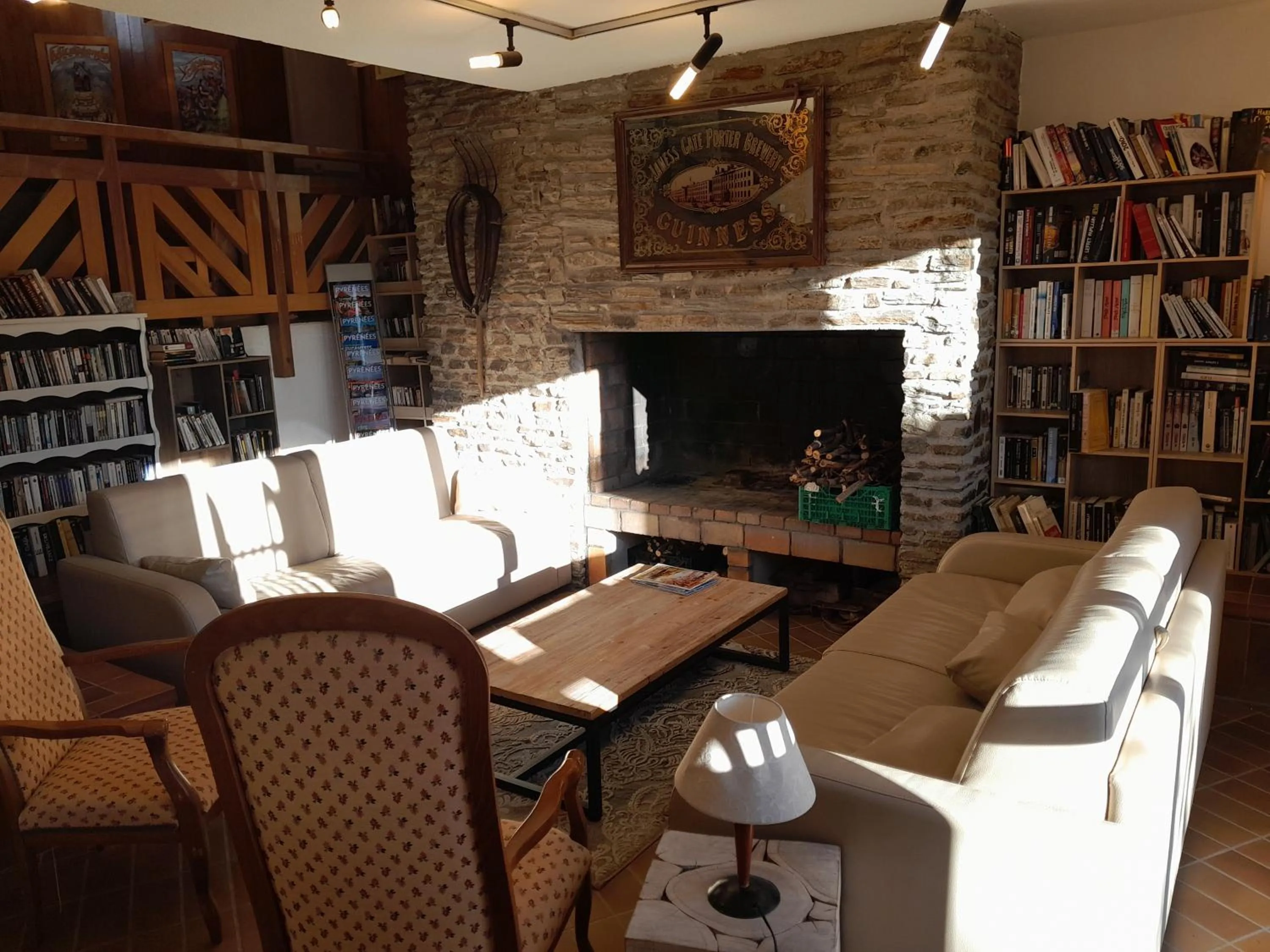 Communal lounge/ TV room in VVF Résidence Les Angles Pyrénées