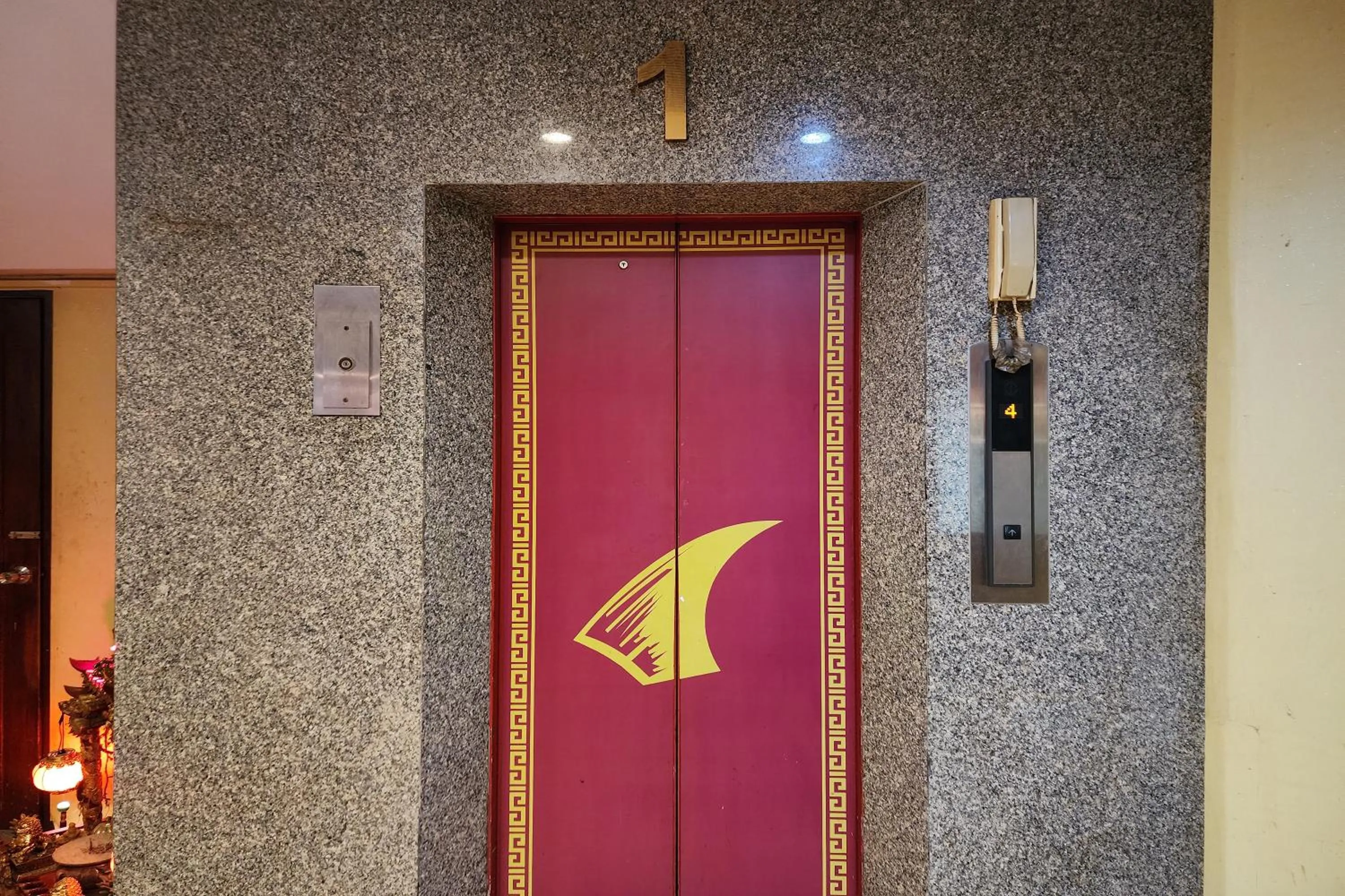 elevator in Scala Hostel