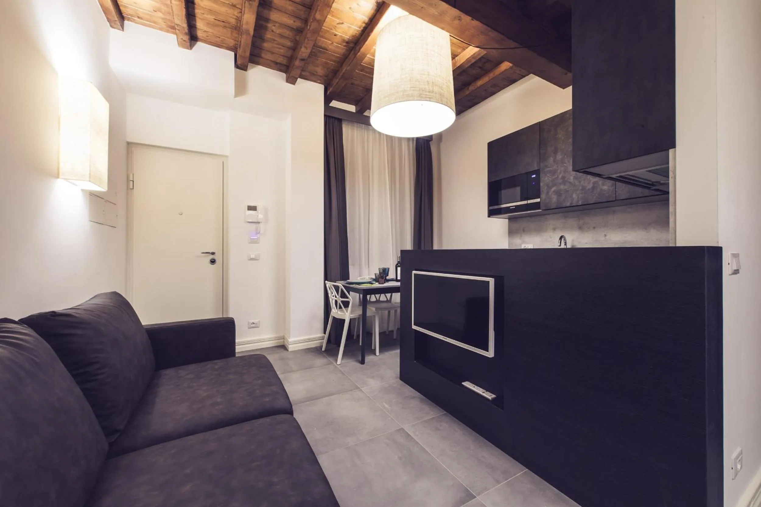 TV and multimedia in Dolcevita Apartments