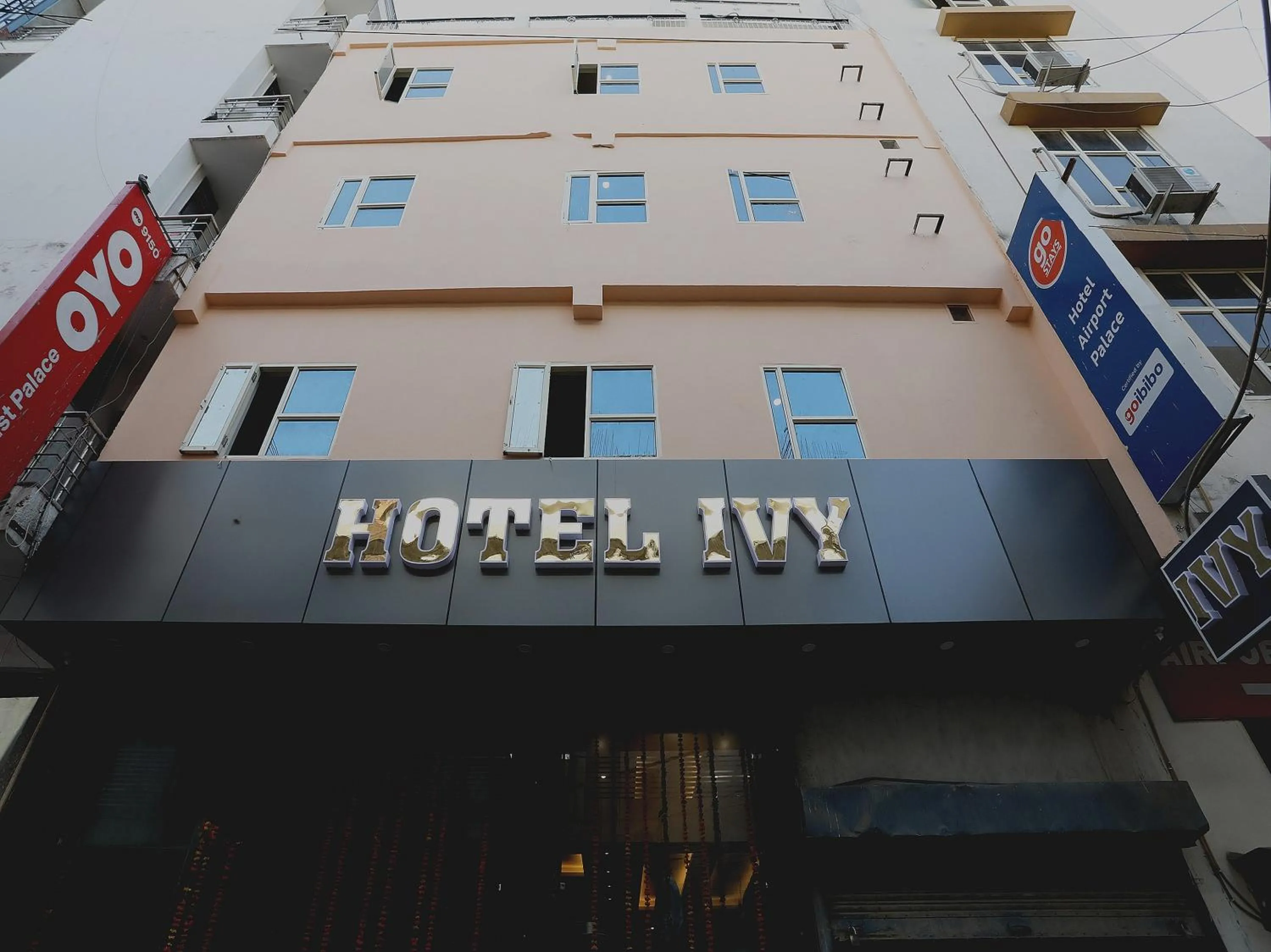 Facade/entrance in Hotel Ivy
