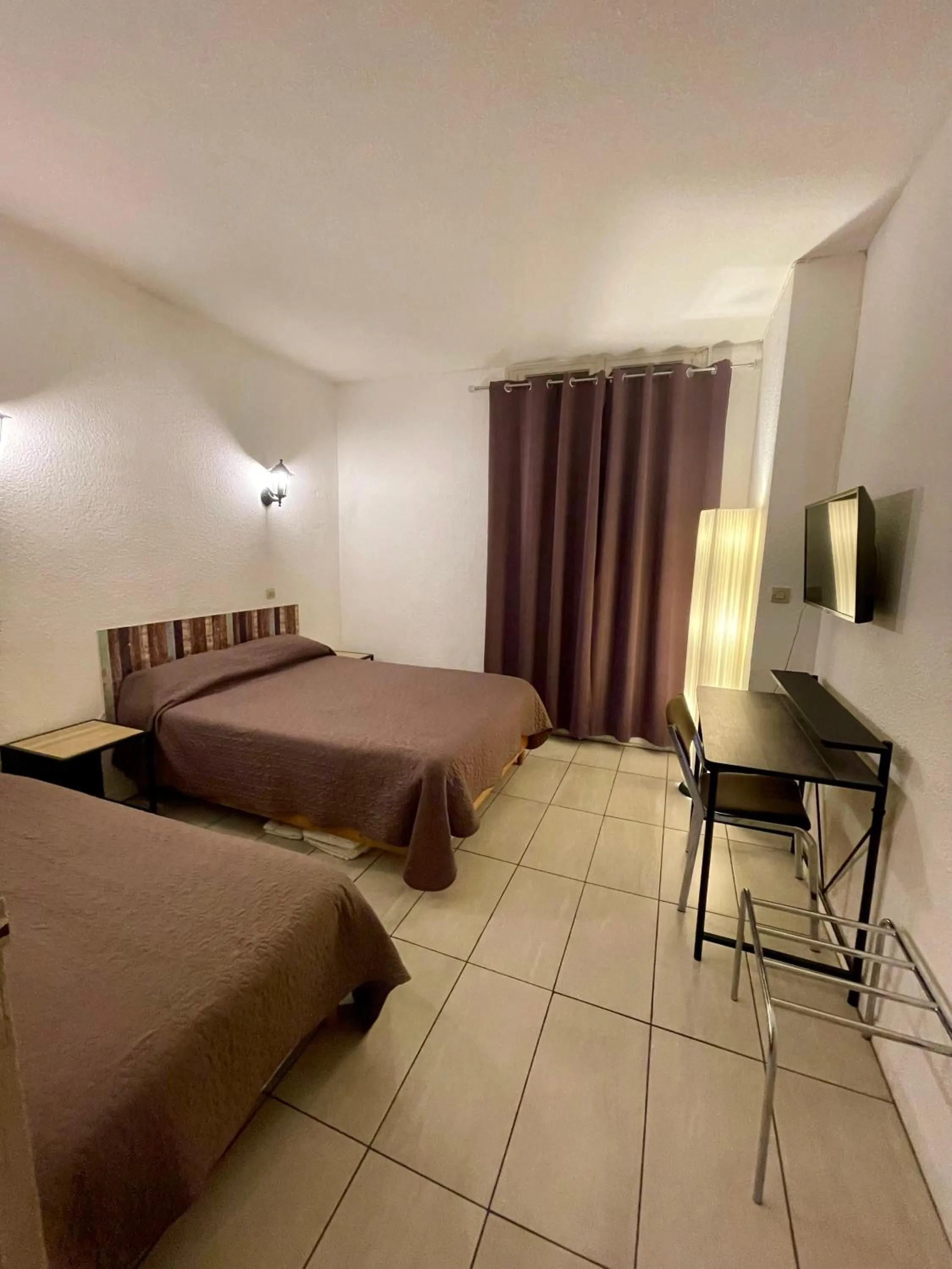 Photo of the whole room in Hotel Alexander