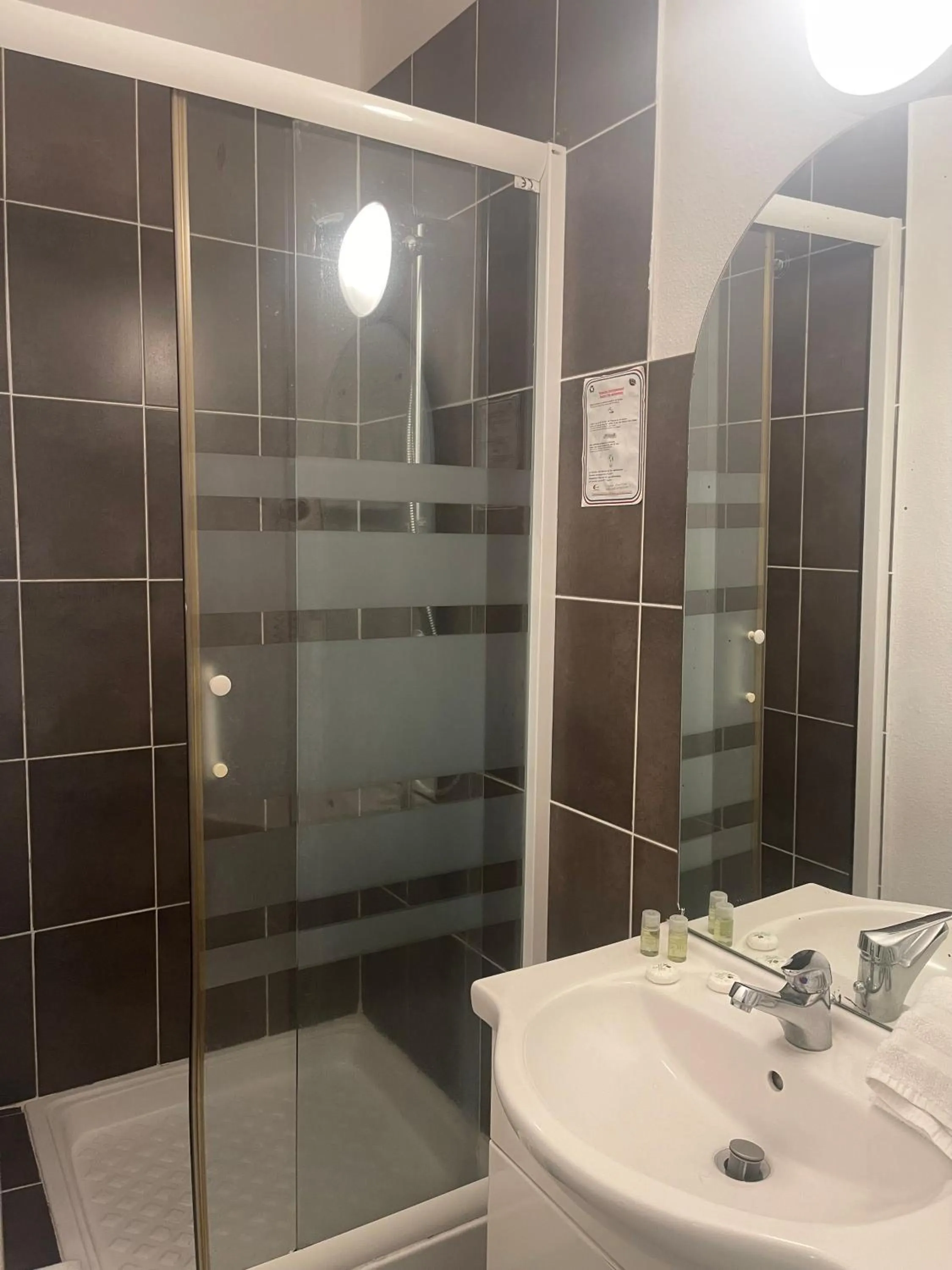 Shower in Hotel Alexander