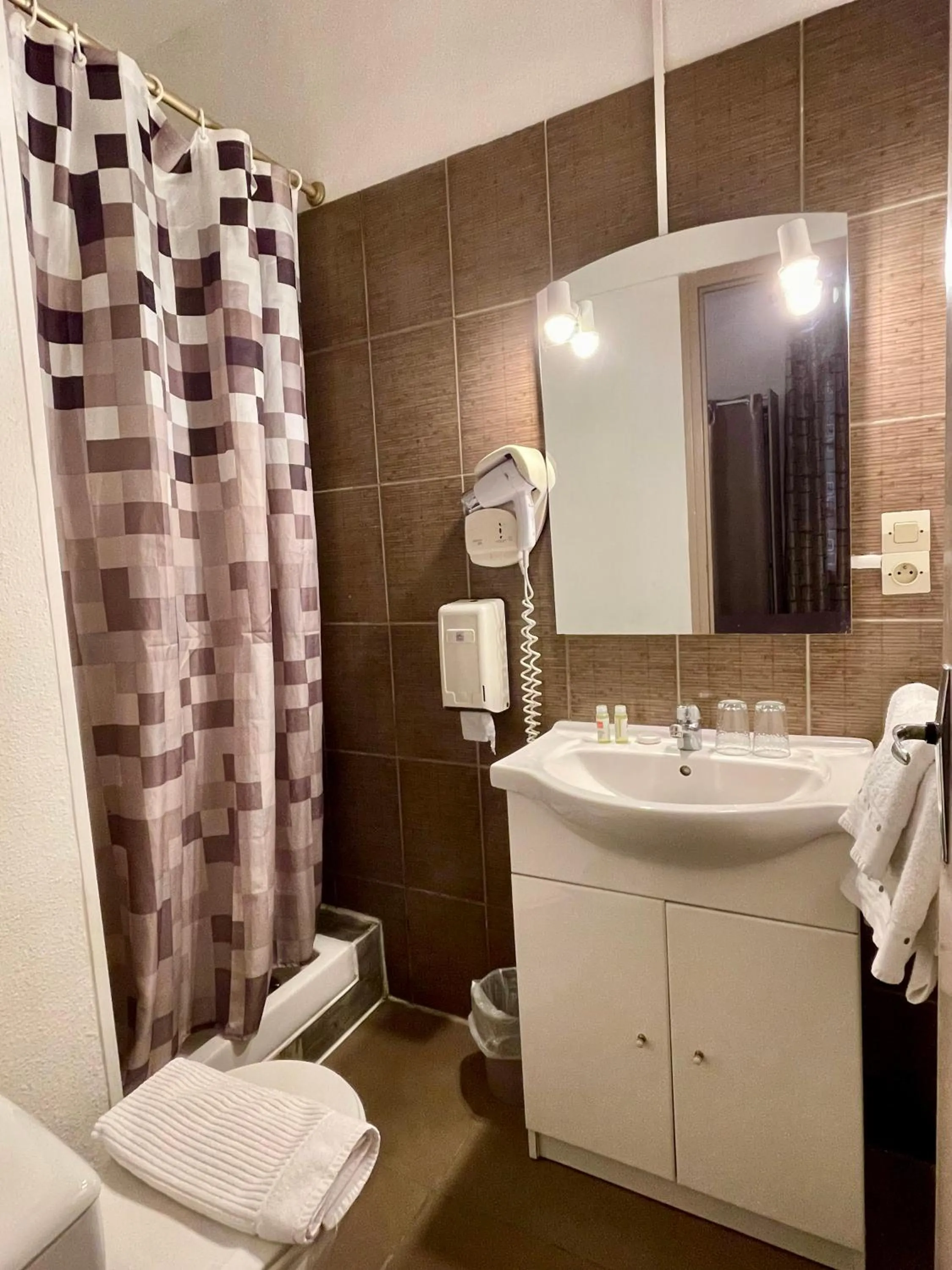 Shower in Hotel Alexander