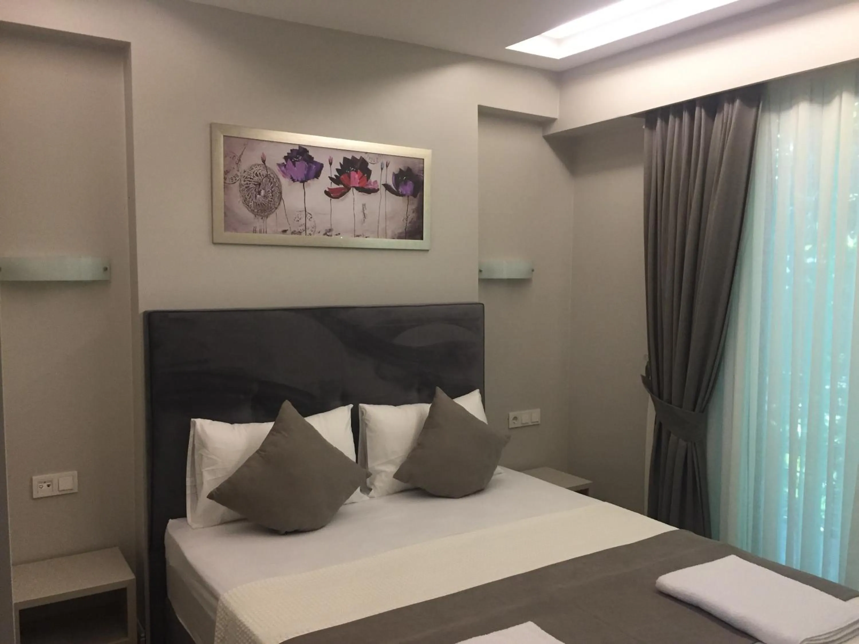 Bed in KONAK BELLA 3